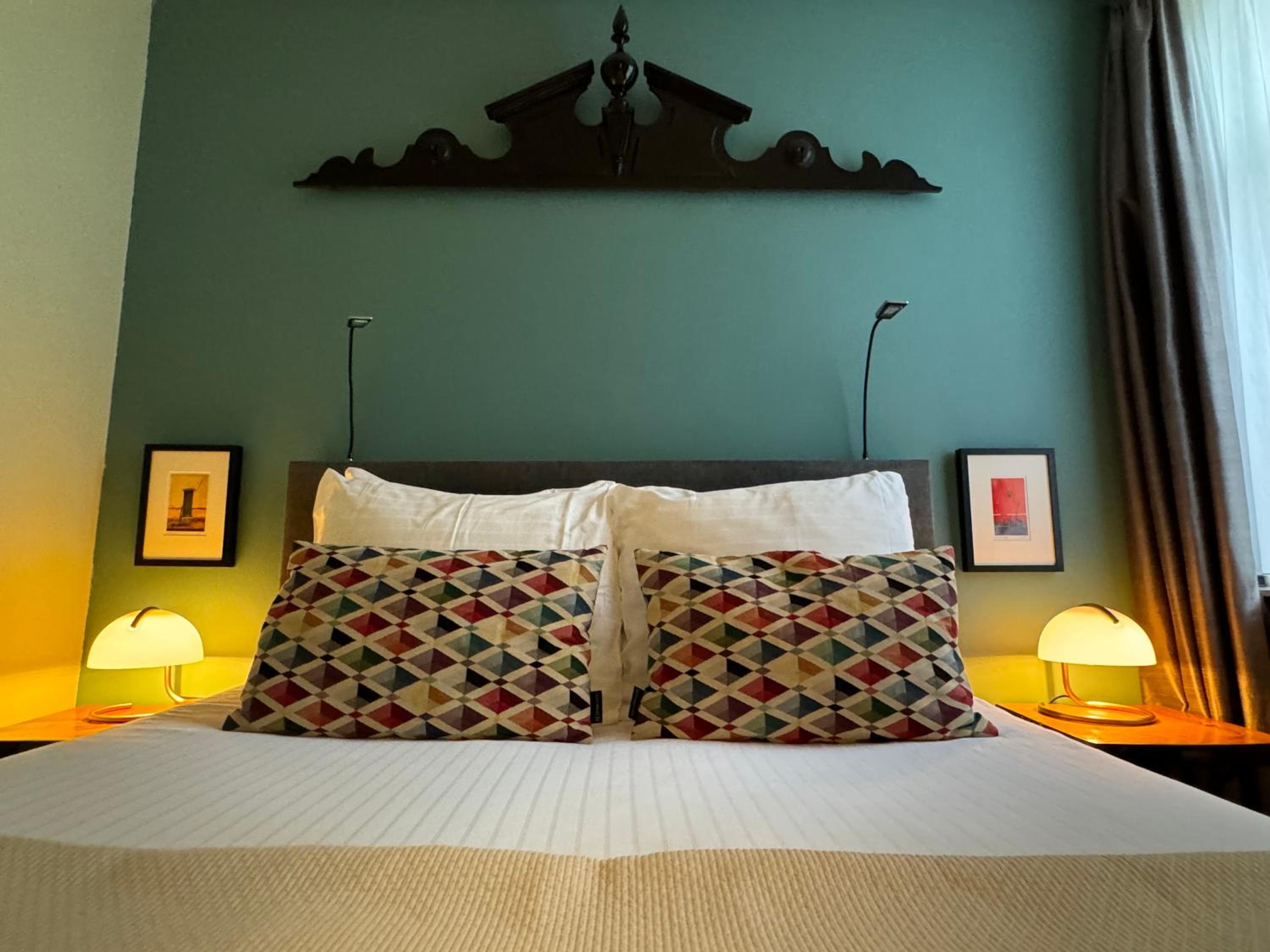Décor Canal House
