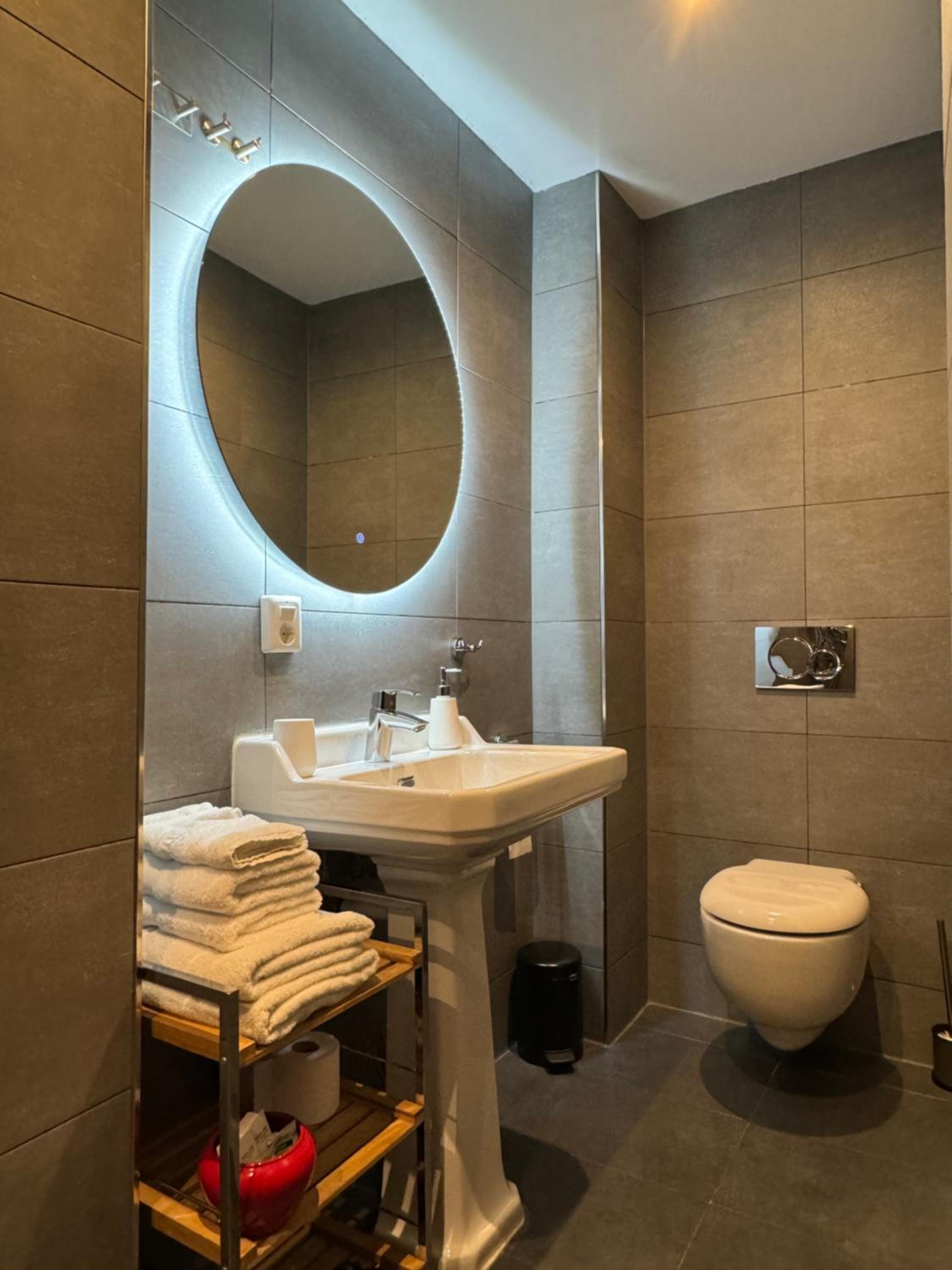 Décor Canal House