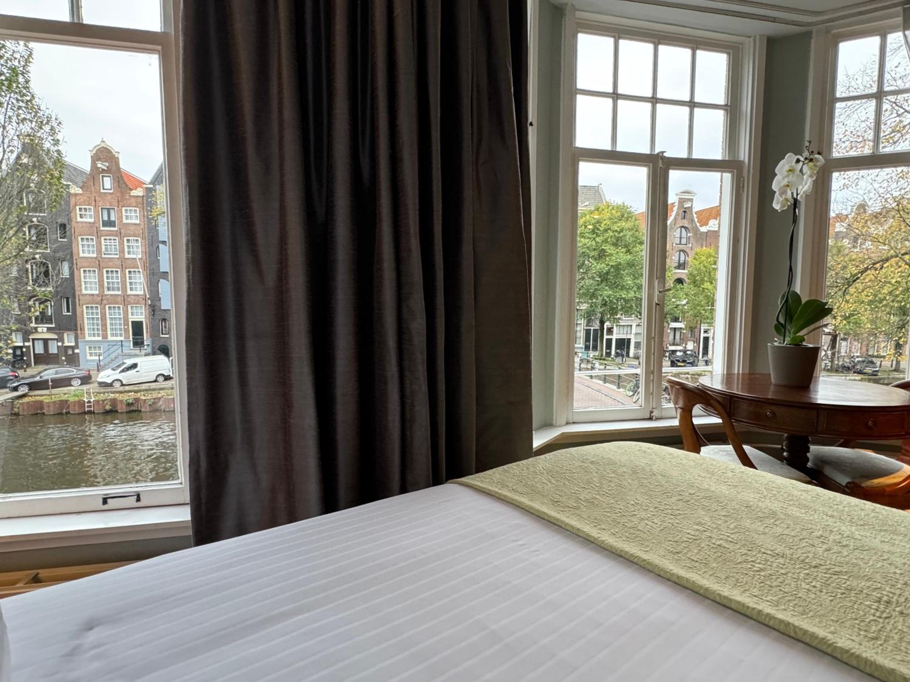 Décor Canal House