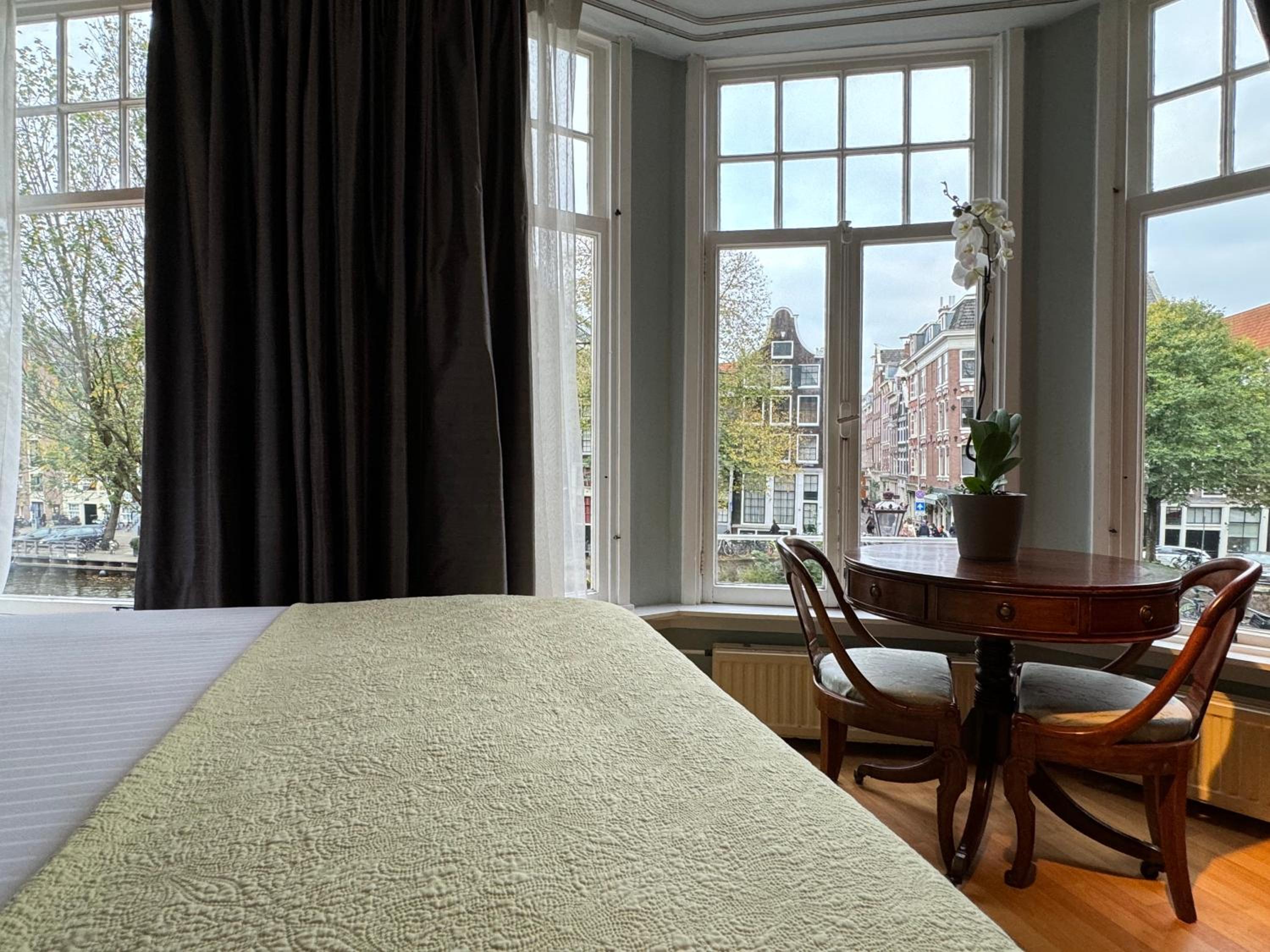 Décor Canal House