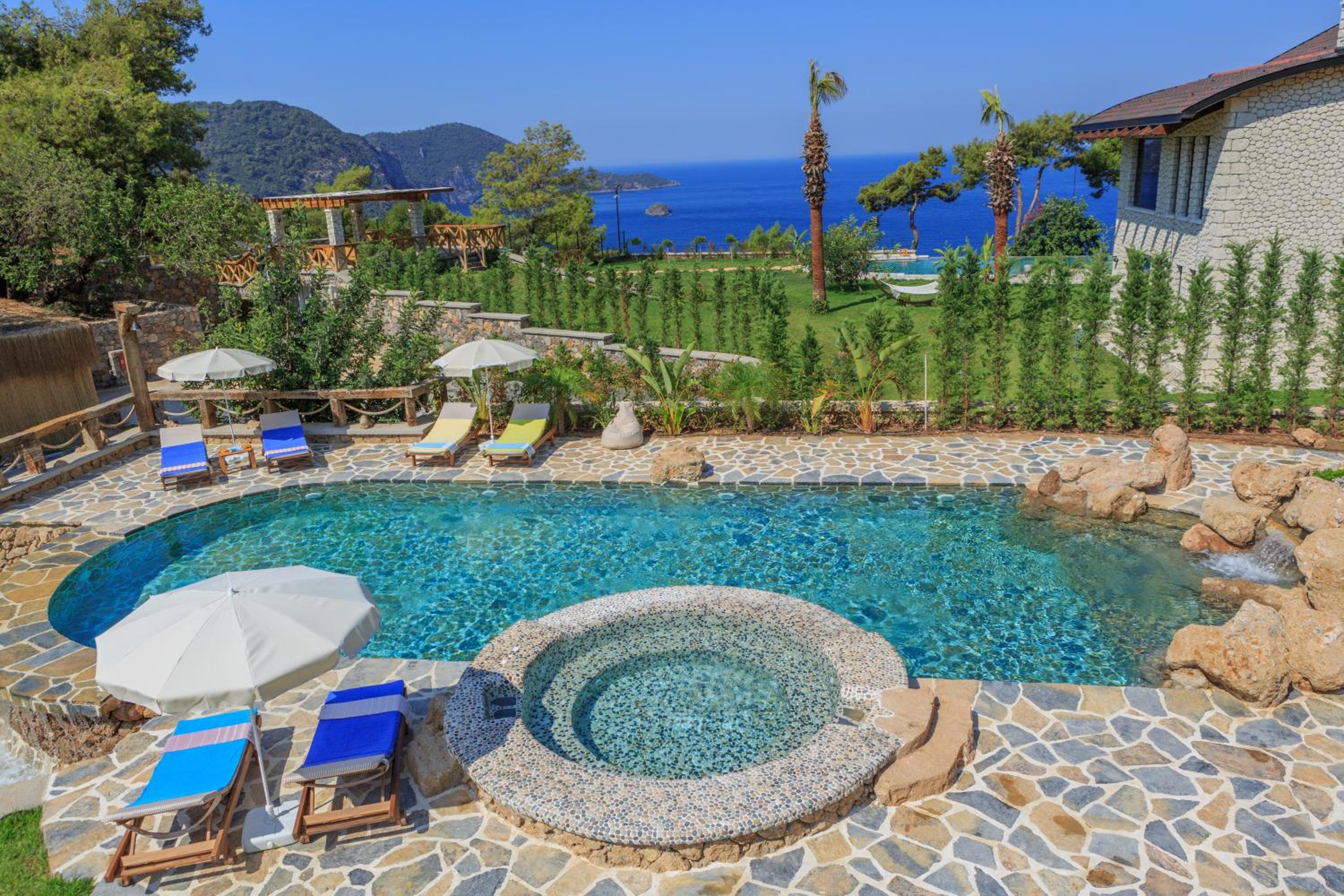 Private Island-Style Ultra Luxury Villa Estate view 3