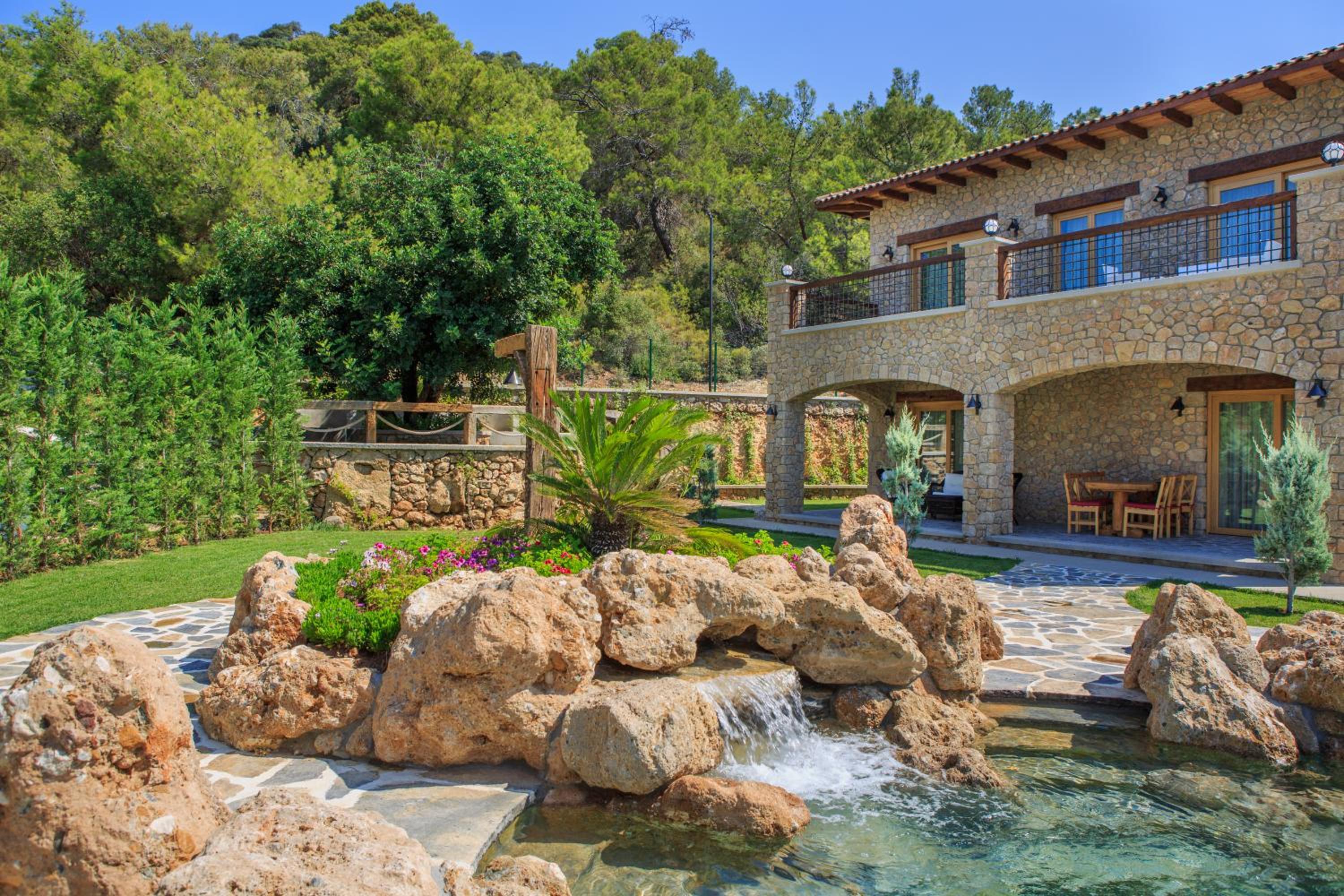 Private Island-Style Ultra Luxury Villa Estate view 4
