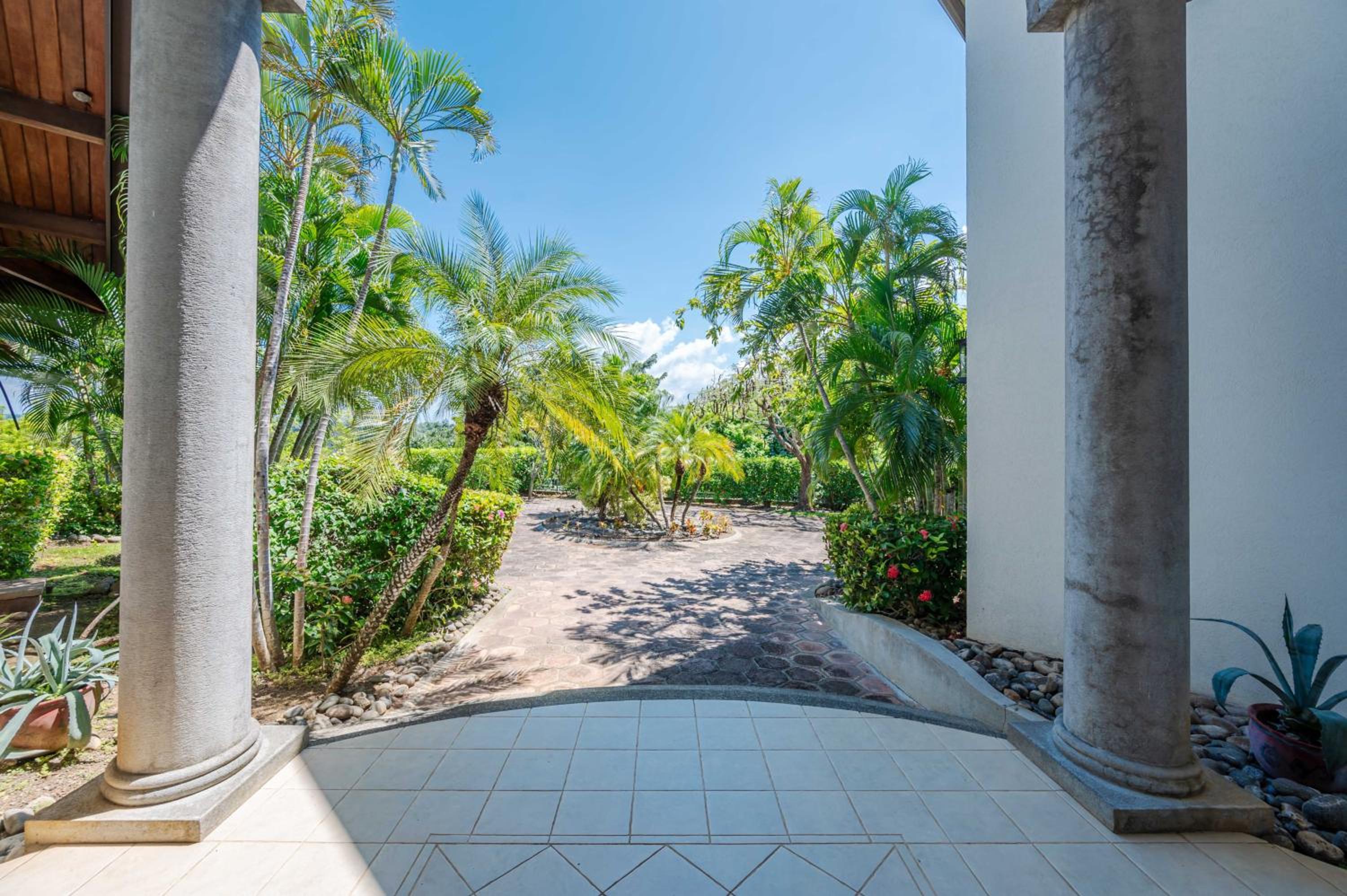 Casa Cole Top-of-the-World Villa w Pool Views