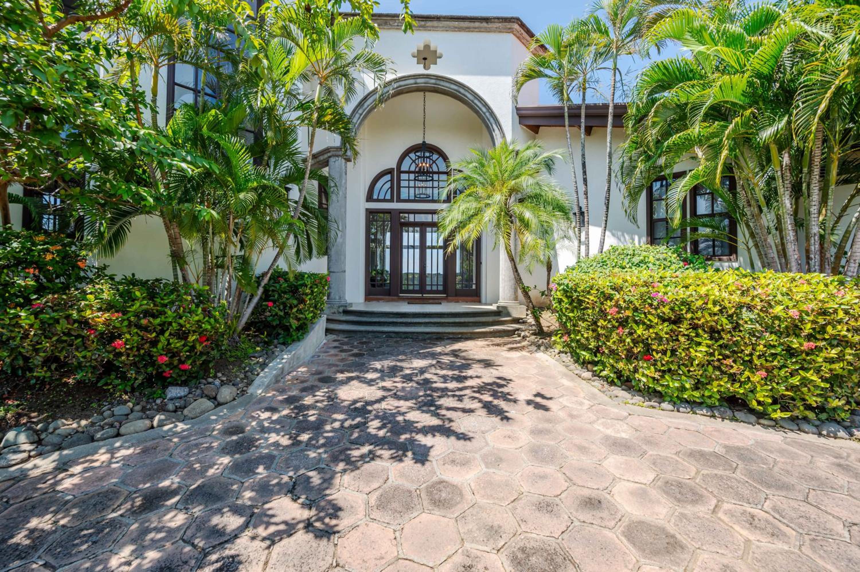 Casa Cole Top-of-the-World Villa w Pool Views