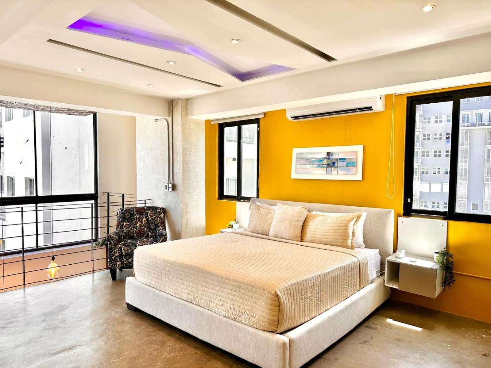 New Loft Apt Full AC King Bed view 4