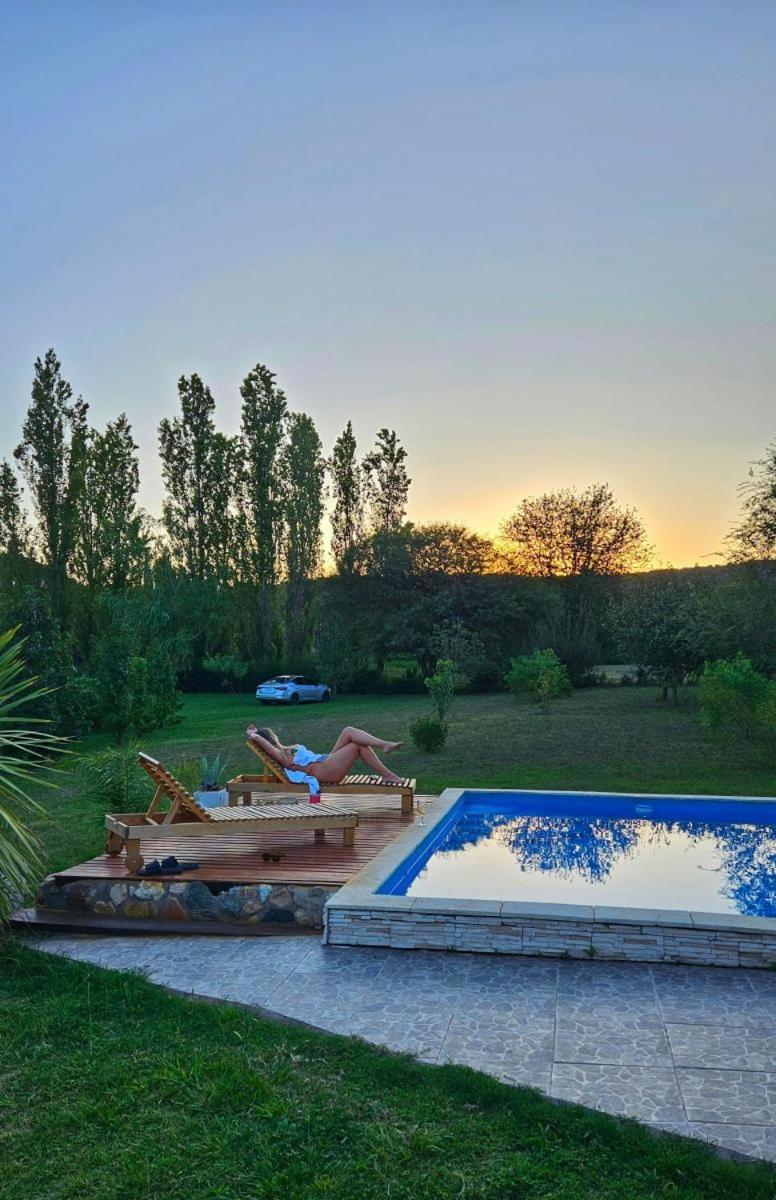 HERMOSA CASA con 4000mts de PARQUE en las SIERRAS DE CORDOBA