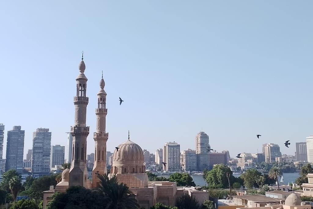 center of Cairo, Nile view, front of medical college