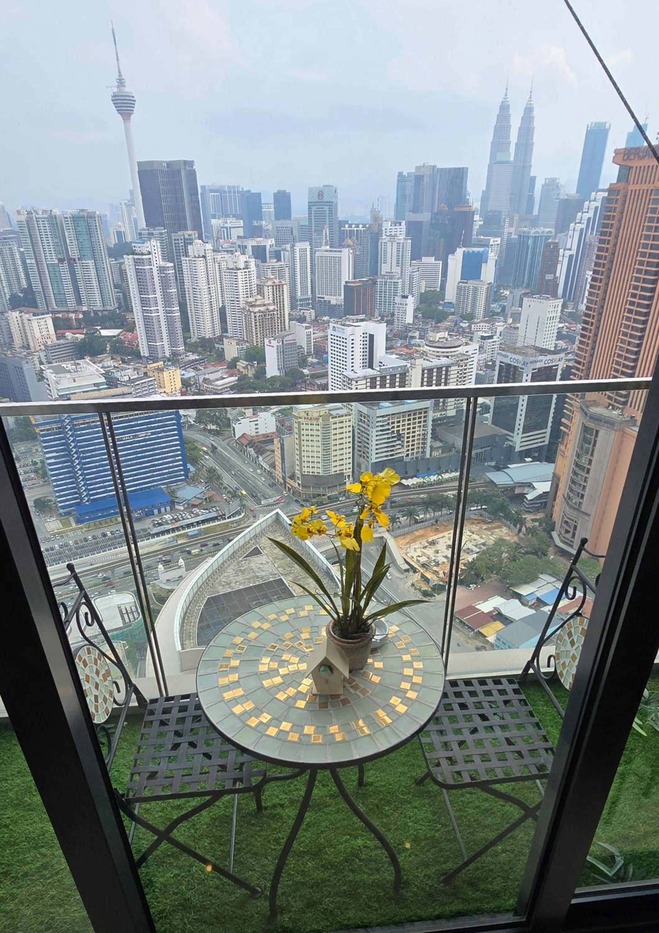Malay Oasis & BirdEye KLCC View with Infinity Pool