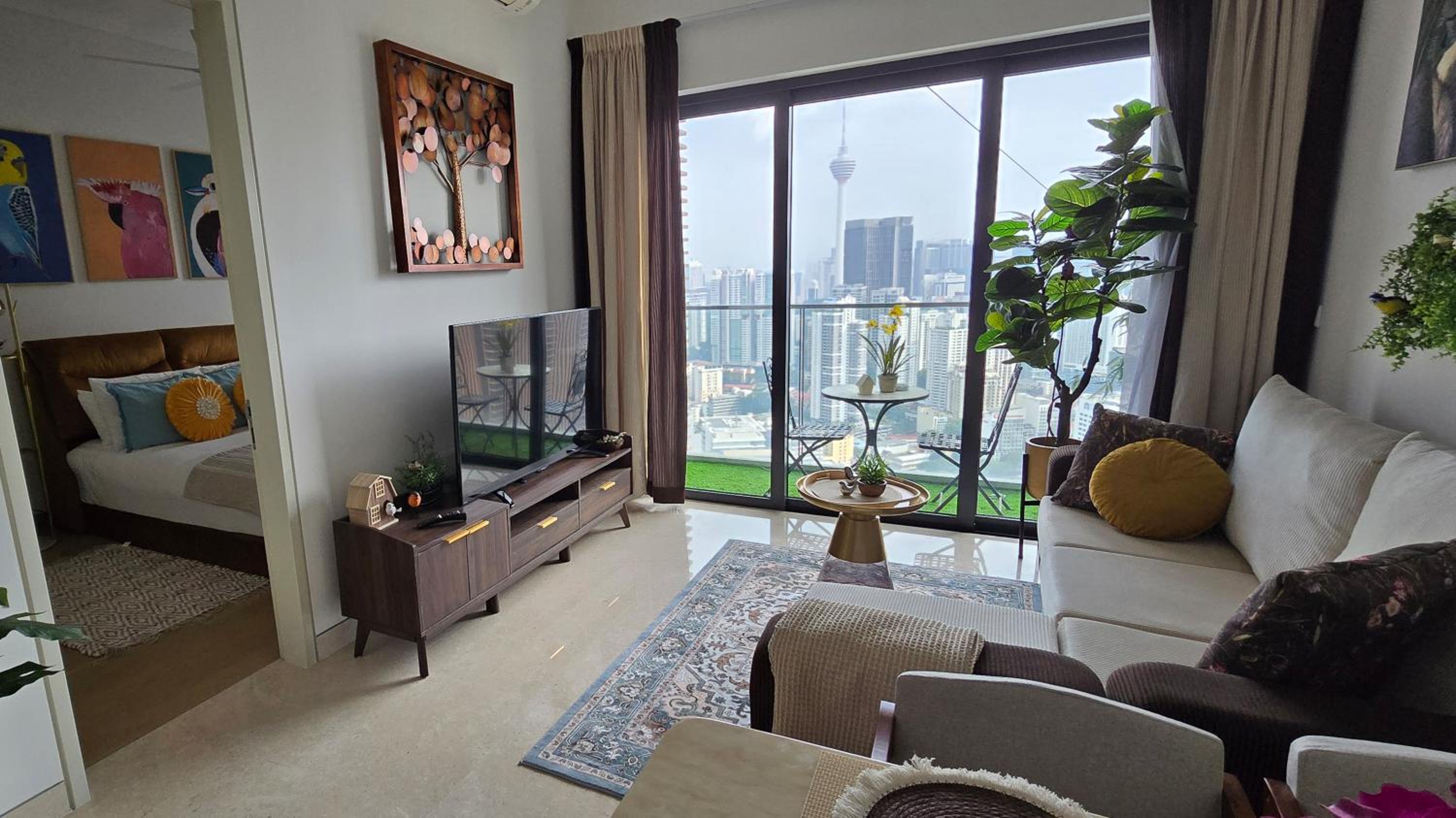 Malay Oasis & BirdEye KLCC View with Infinity Pool