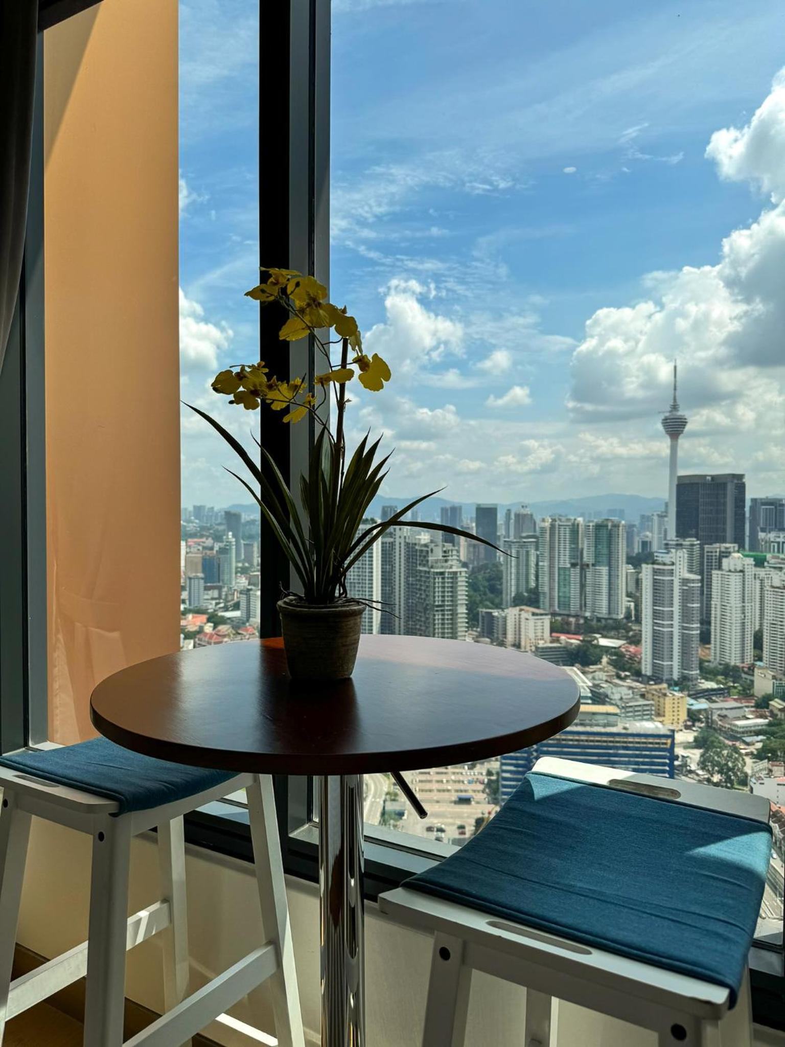 Malay Oasis & BirdEye KLCC View with Infinity Pool