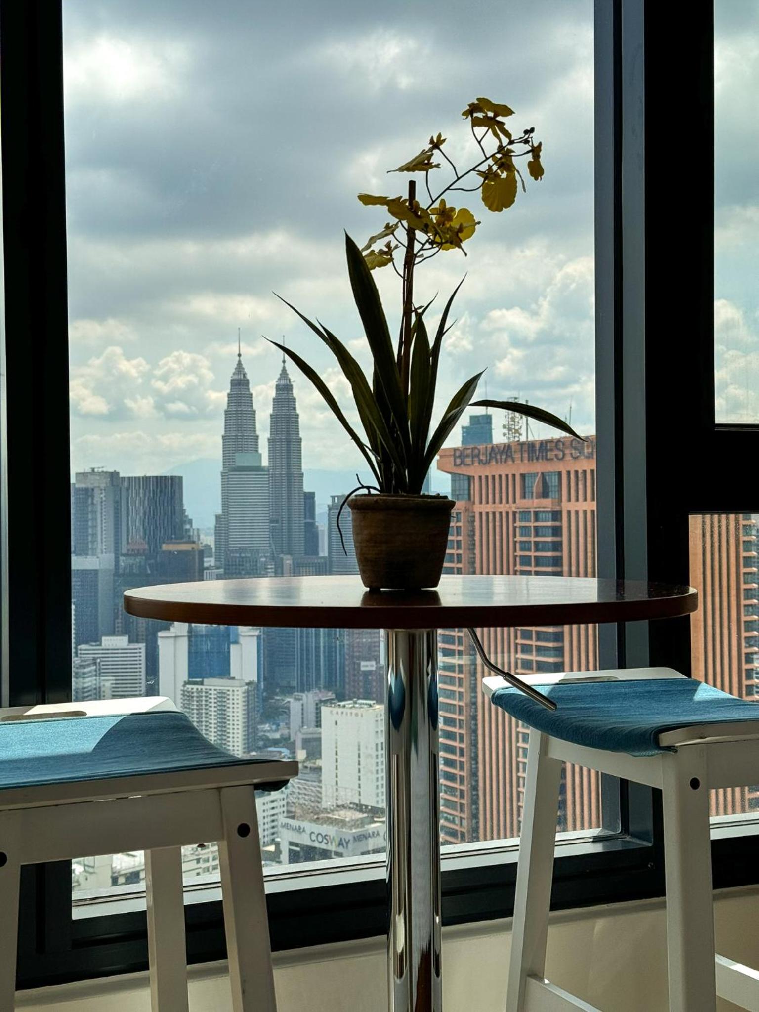 Malay Oasis & BirdEye KLCC View with Infinity Pool
