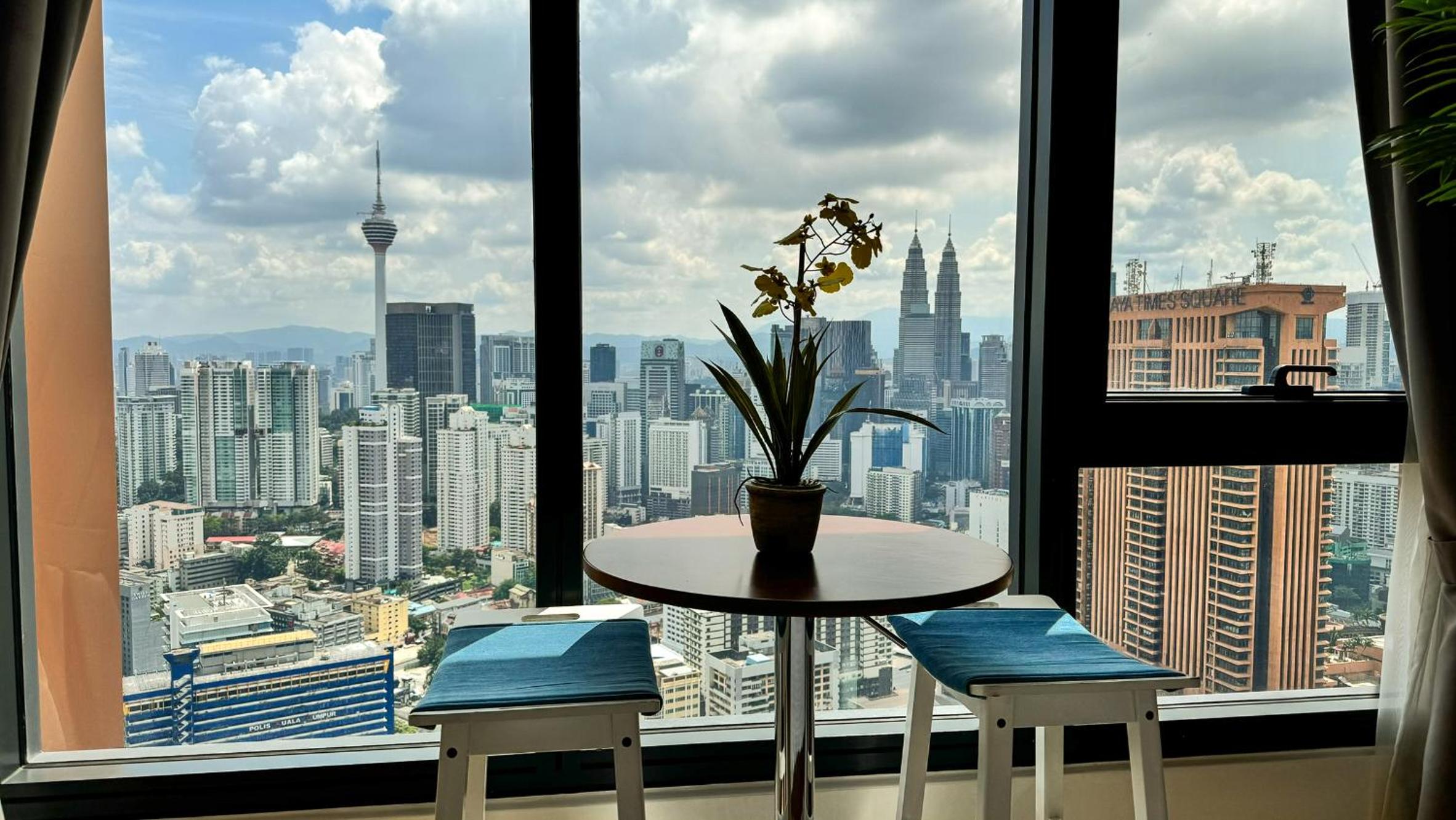 Malay Oasis & BirdEye KLCC View with Infinity Pool