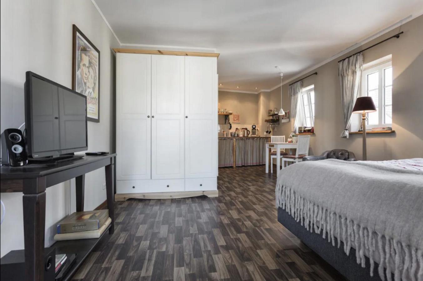 Pension Adele - Ruhig, direkt am Elberadweg & Badesee mit Balkon