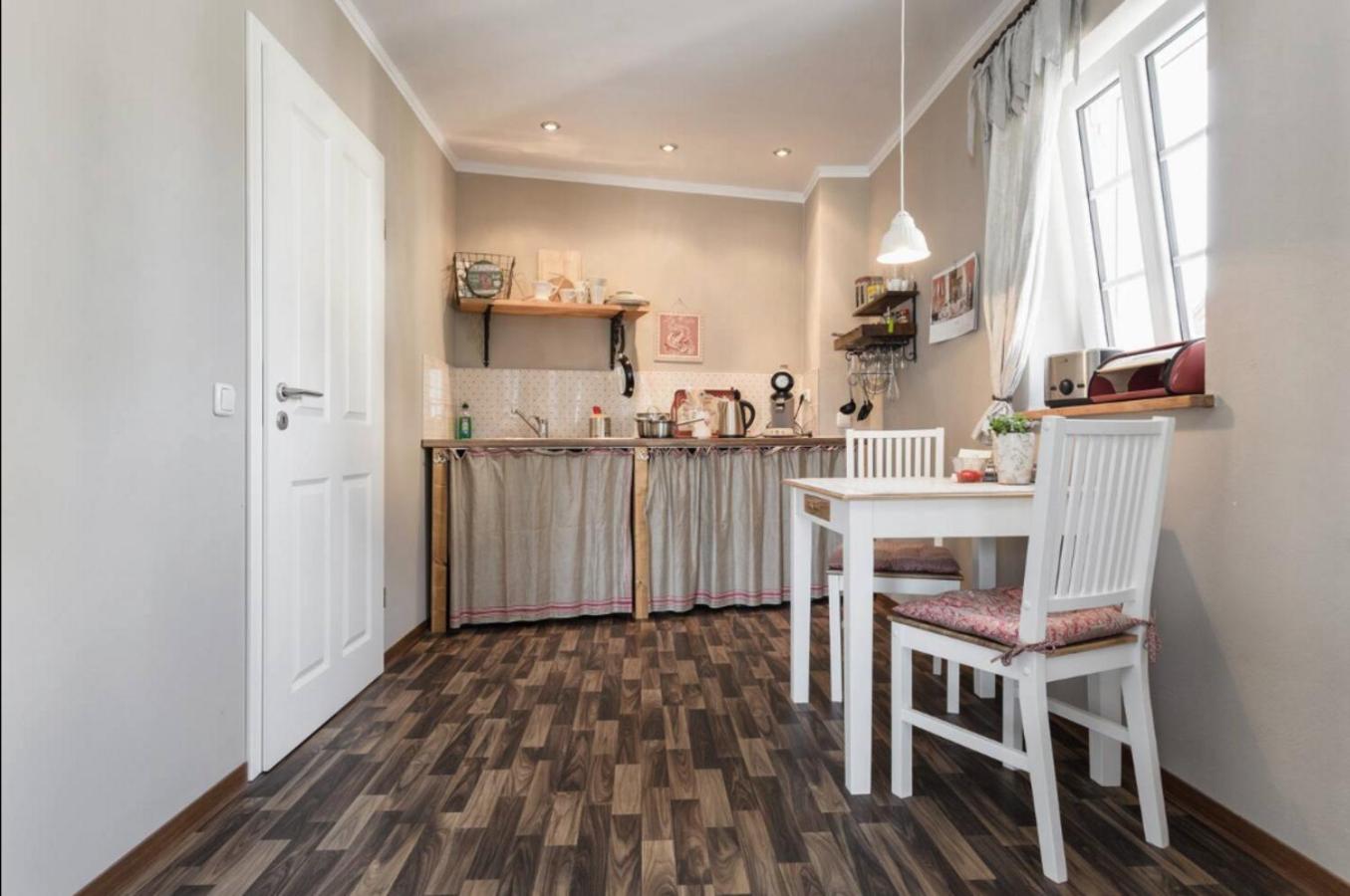 Pension Adele - Ruhig, direkt am Elberadweg & Badesee mit Balkon