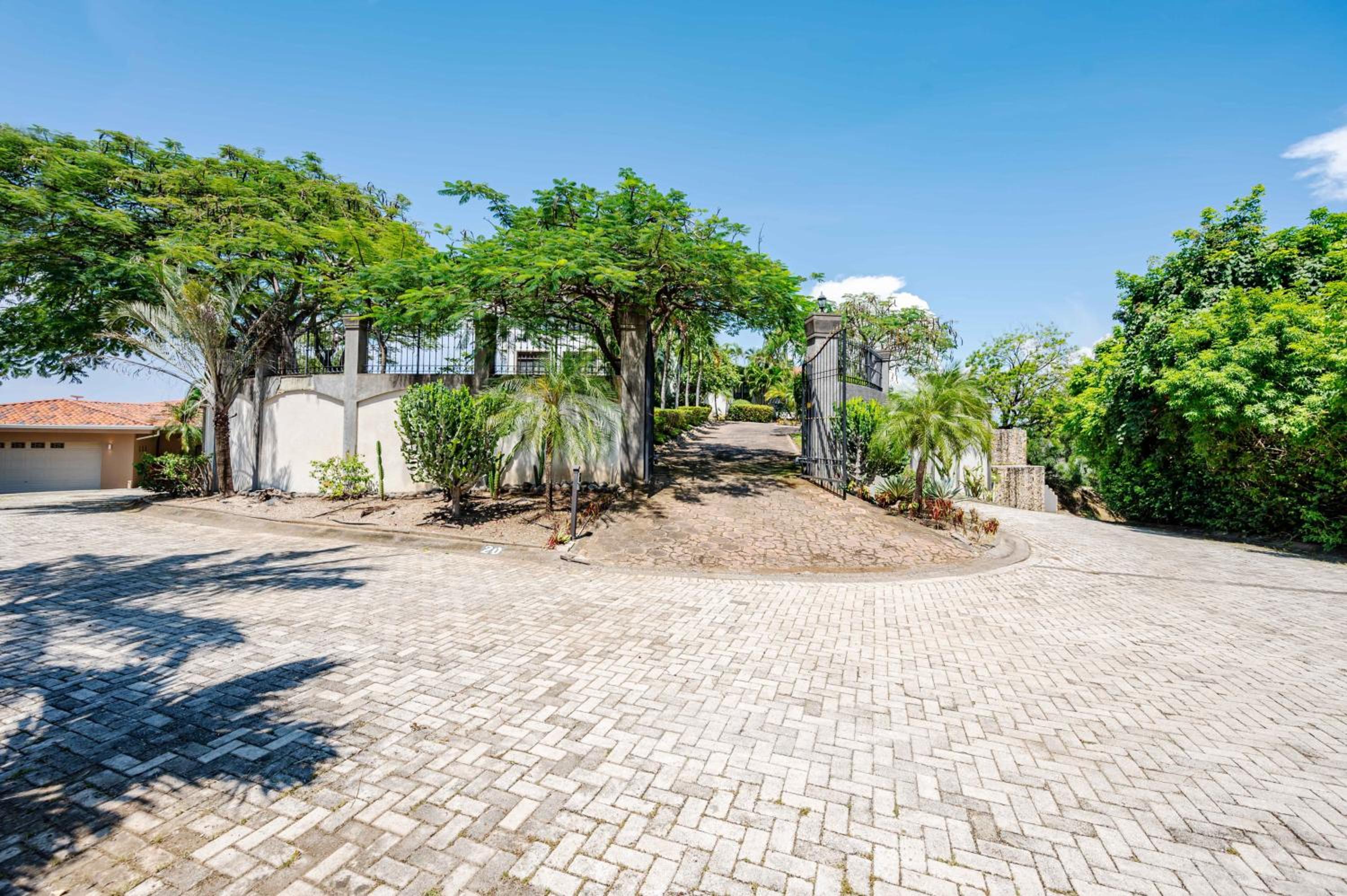 Casa Cole Top-of-the-World Villa w Pool Views