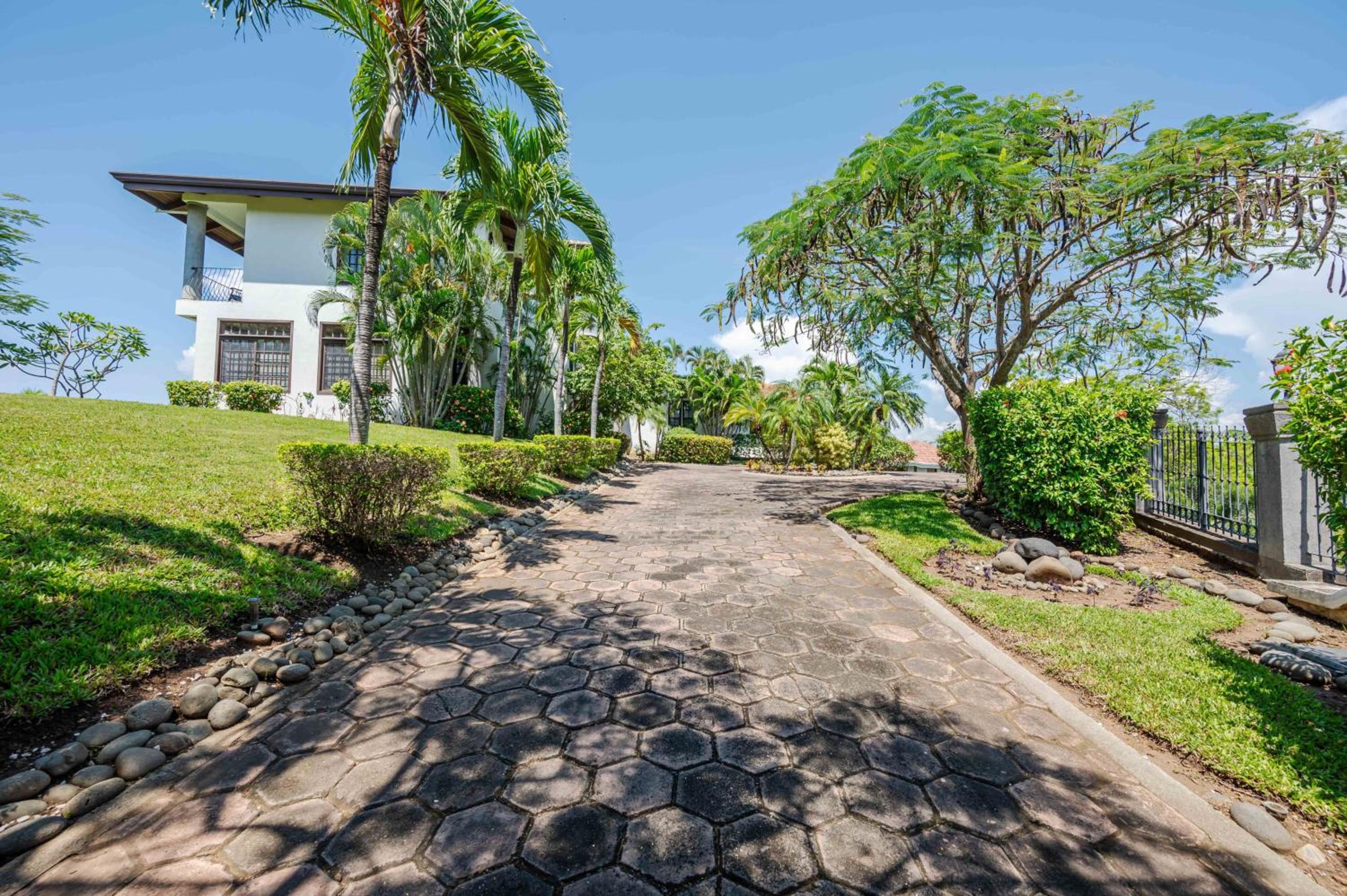 Casa Cole Top-of-the-World Villa w Pool Views