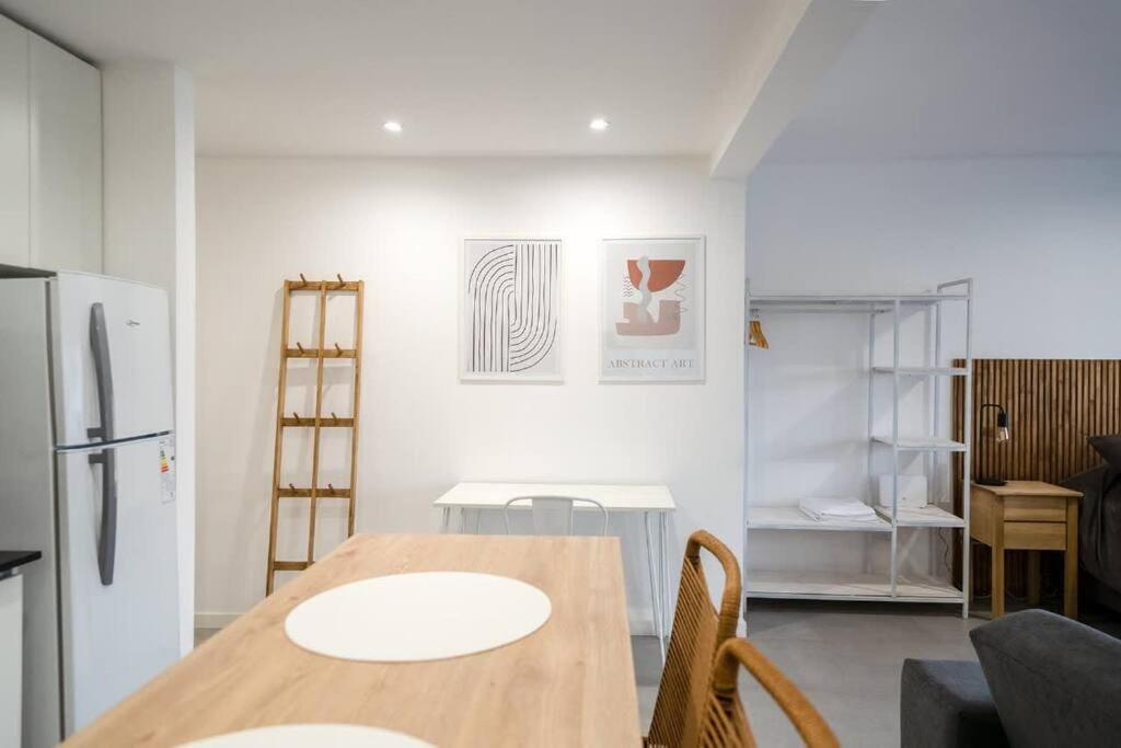 Chic Studio with Balcony Views by depptö