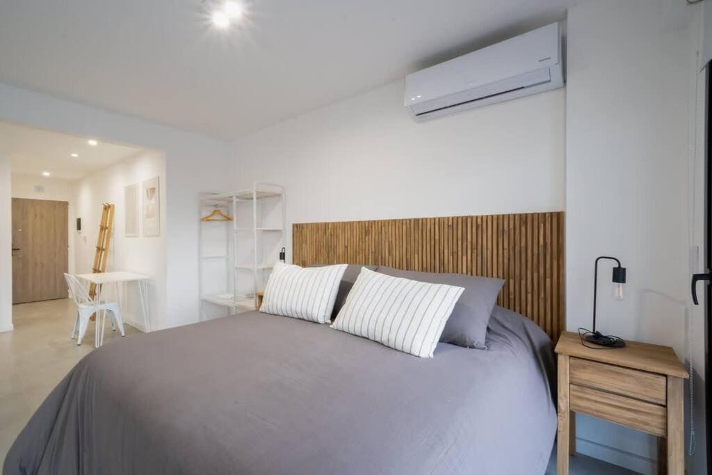 Chic Studio with Balcony Views by depptö