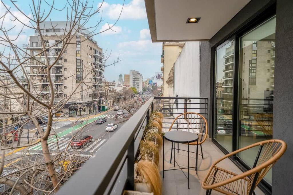 Chic Studio with Balcony Views by depptö