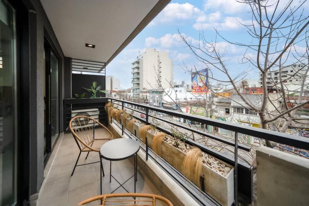Chic Studio with Balcony Views by depptö