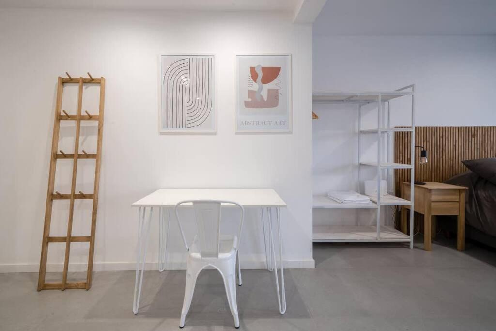 Chic Studio with Balcony Views by depptö