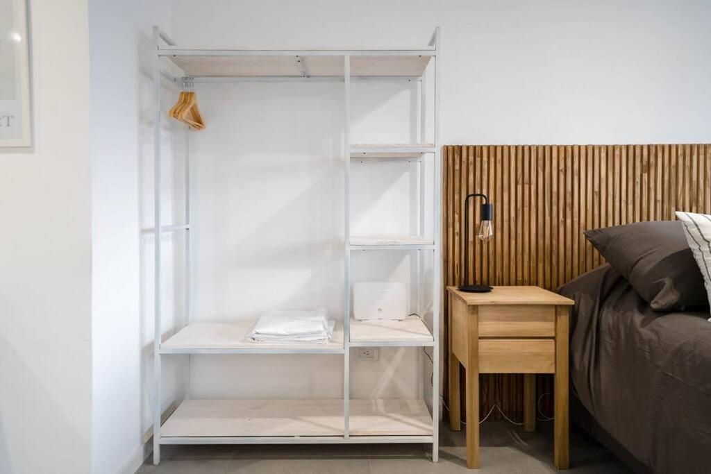 Chic Studio with Balcony Views by depptö