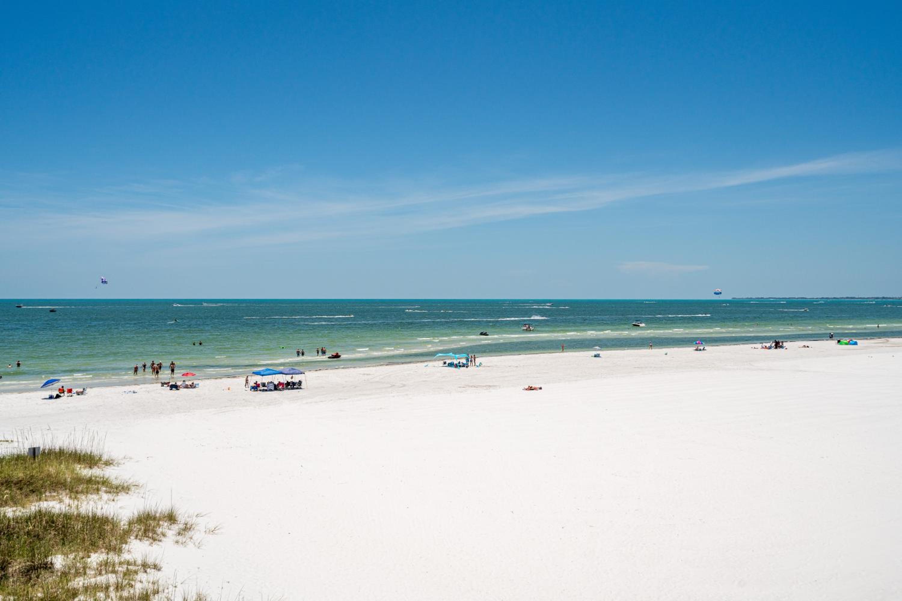 Island Haven: Two Units, Pool, Beach Proximity