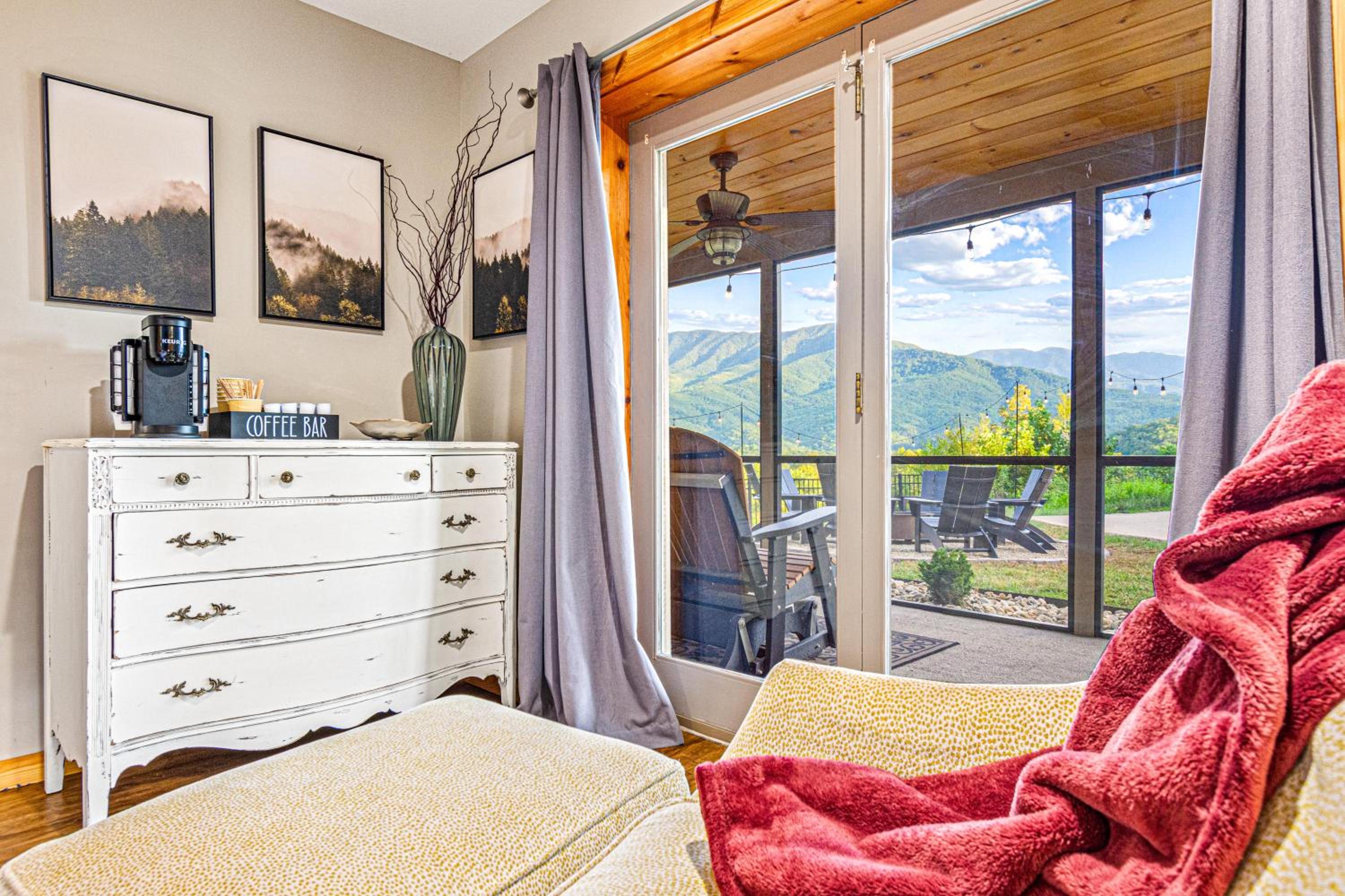 Panoramic Views-Fire Pit-Hot Tub-Arcade