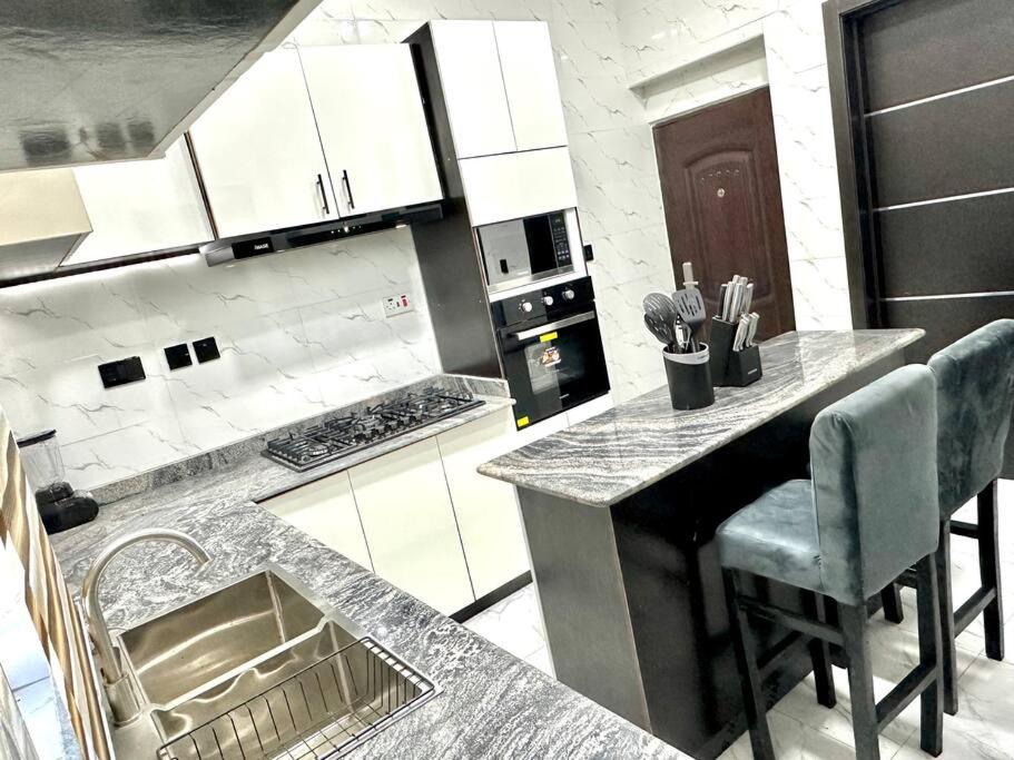 Luxe 4BR Duplex minutes from Atican Beach! view 2