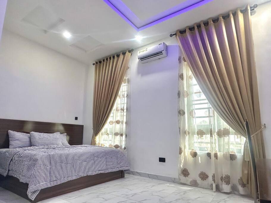 Luxe 4BR Duplex minutes from Atican Beach! view 3