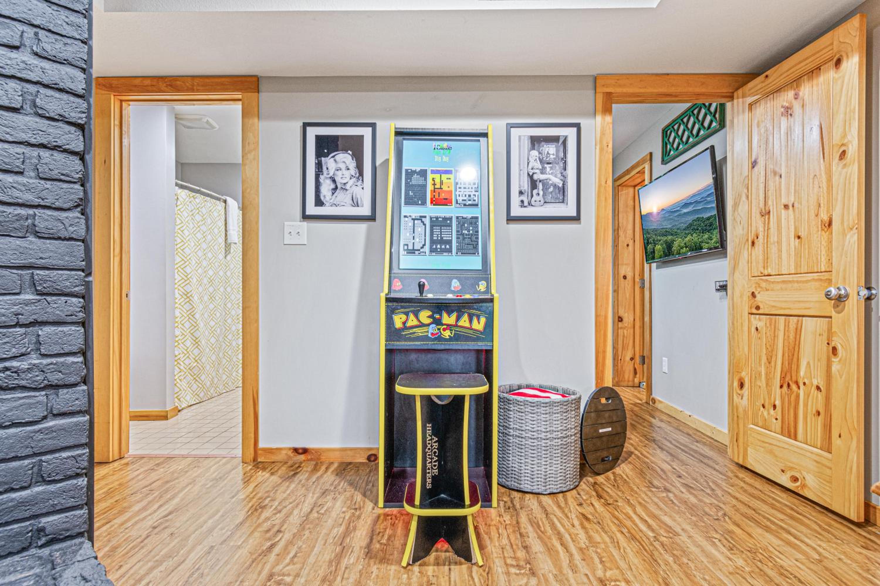 Panoramic Views-Fire Pit-Hot Tub-Arcade