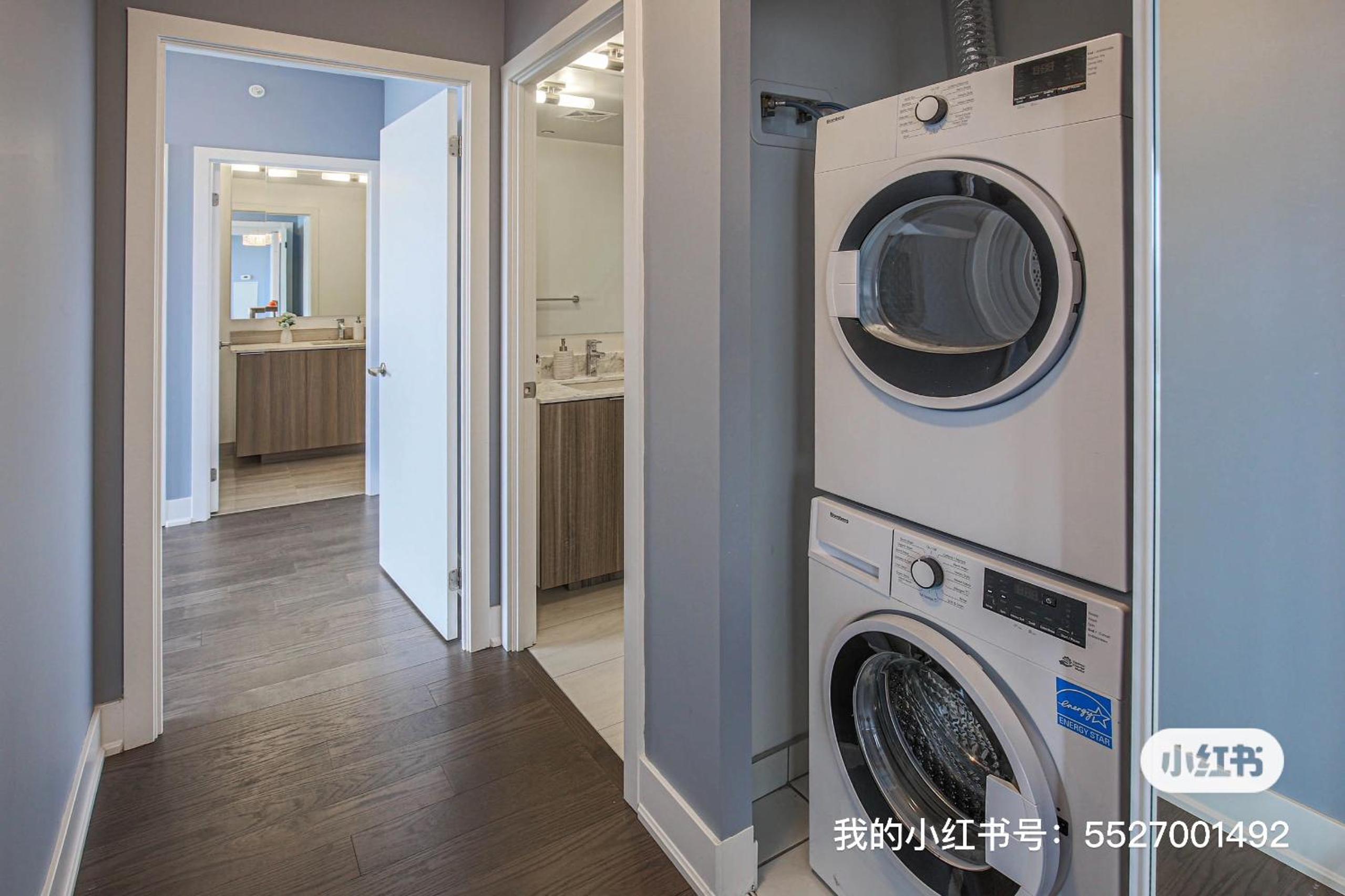 Luxury view in Toronto Downtown two bed room three bathroom one parking