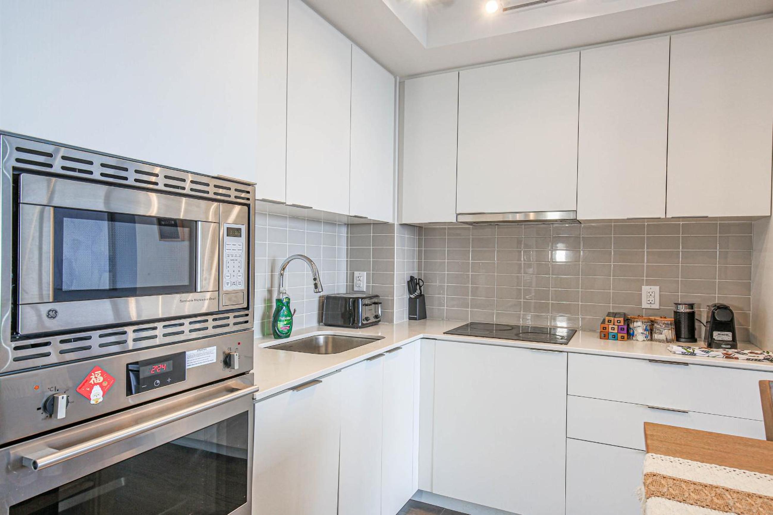 Luxury view in Toronto Downtown two bed room three bathroom one parking