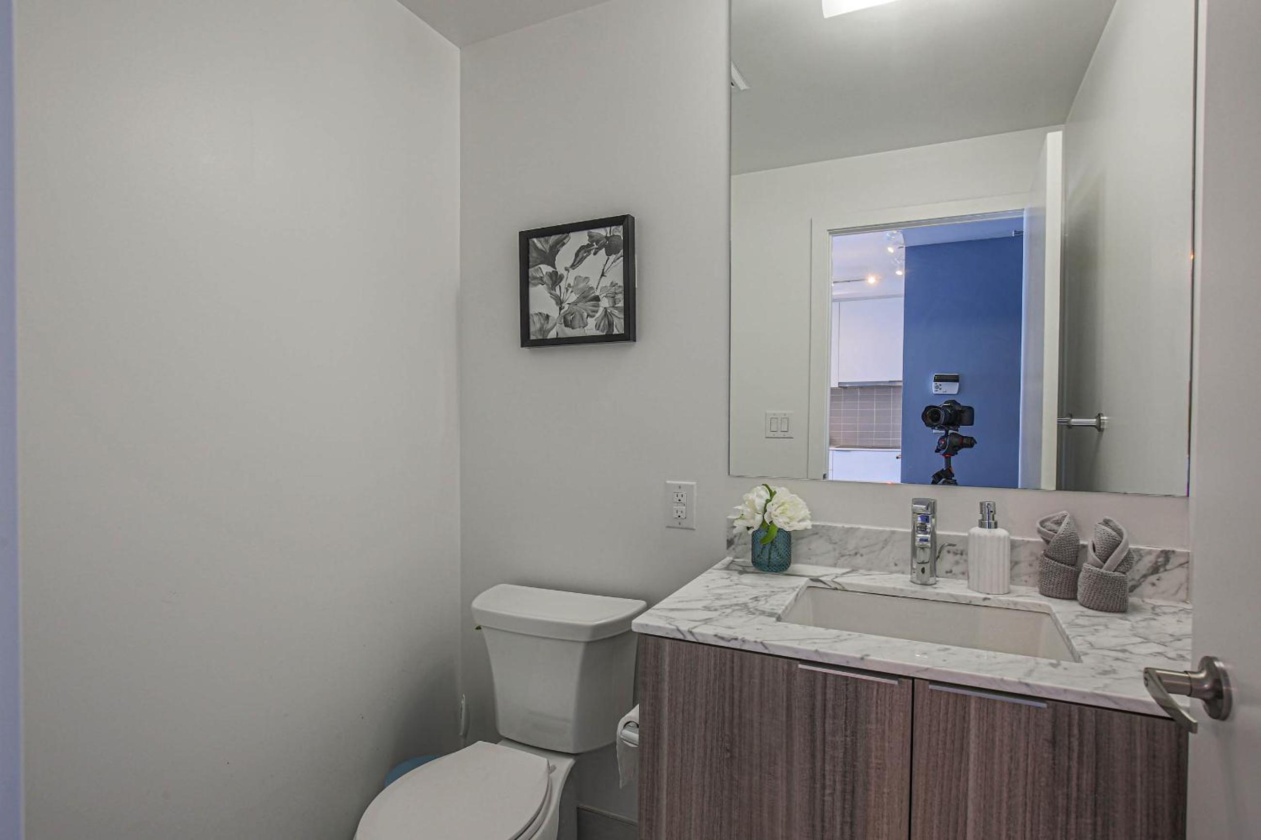 Luxury view in Toronto Downtown two bed room three bathroom one parking