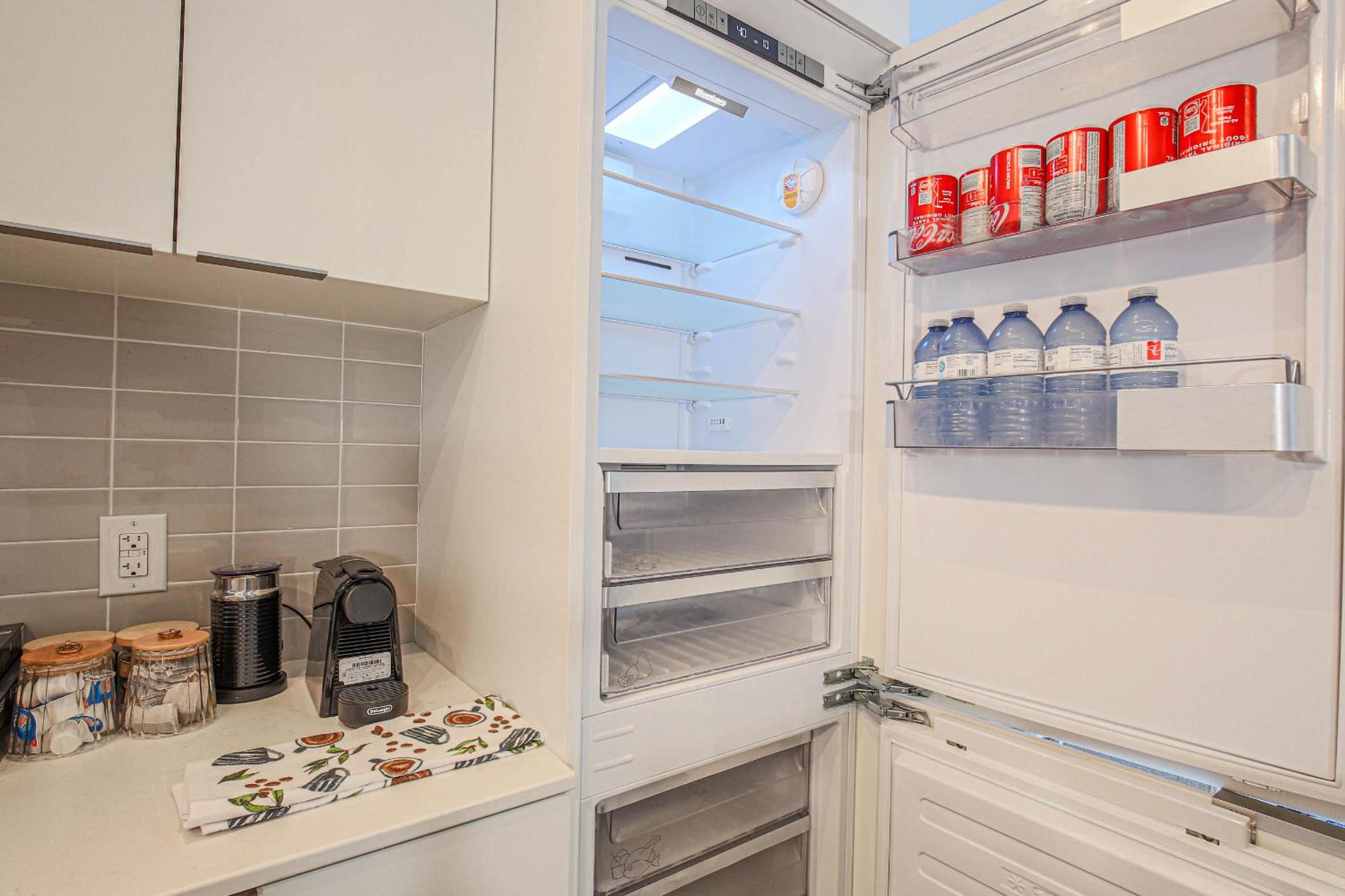Luxury view in Toronto Downtown two bed room three bathroom one parking