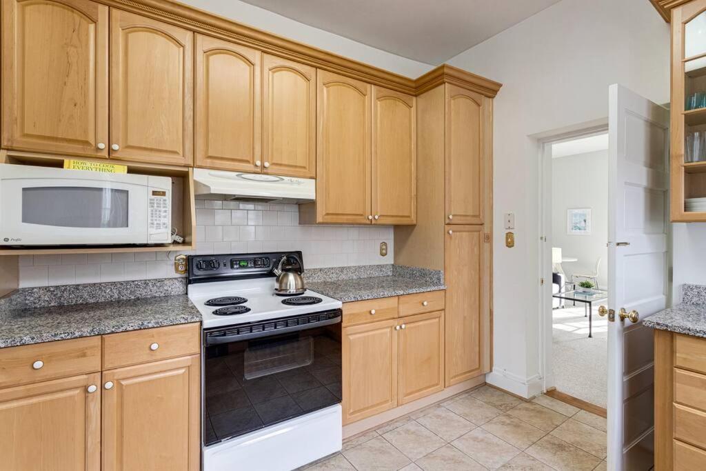High-end 5Bdrm house in Alexandria City near metro and Old Town with free parking view 5