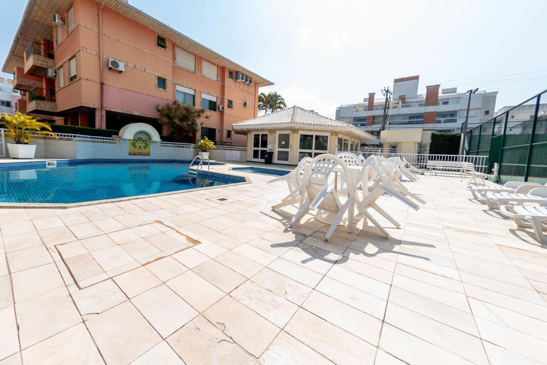 Apto com piscina a 200m da praia YH5156