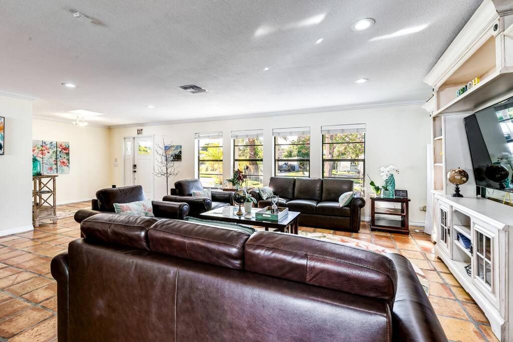 Spacious 4BR 2 5BA Family Retreat Pool Near Beach view 3