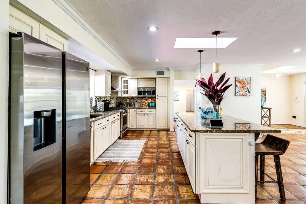 Spacious 4BR 2 5BA Family Retreat Pool Near Beach view 4