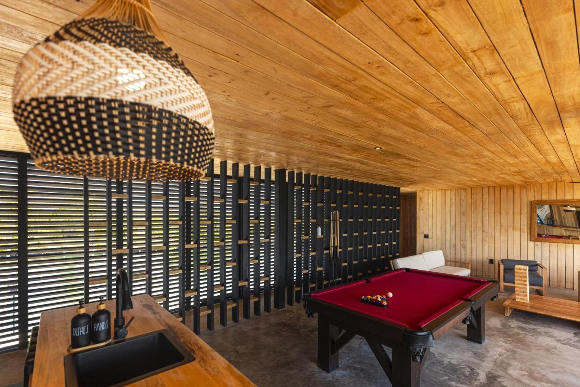 Shadow Sands - Modern Ocean Front Villa on Private Island
