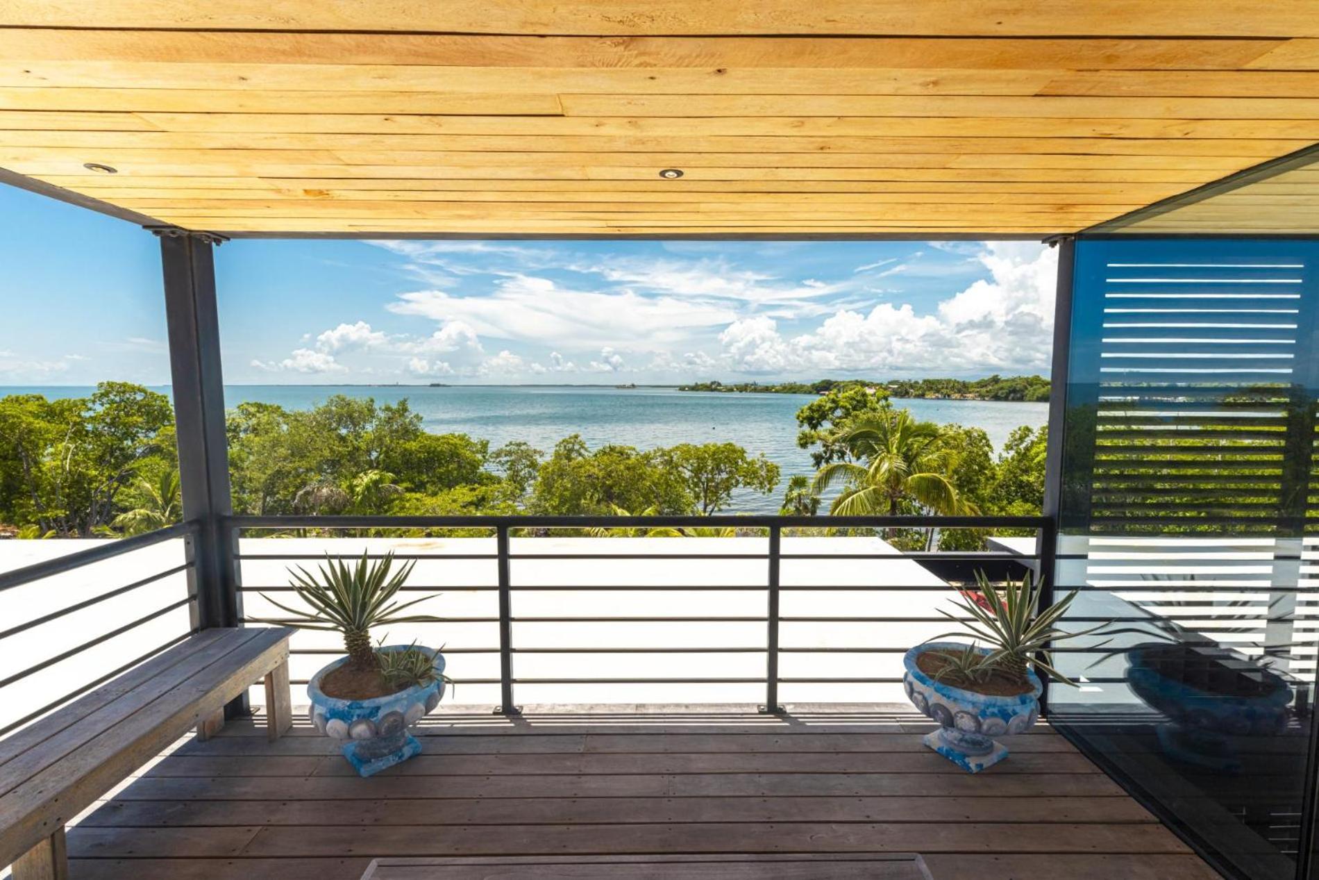 Shadow Sands - Modern Ocean Front Villa on Private Island