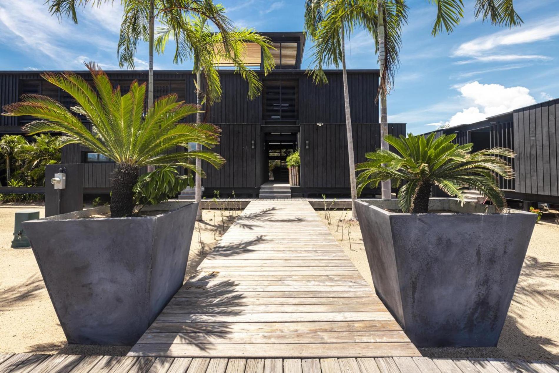 Shadow Sands - Modern Ocean Front Villa on Private Island