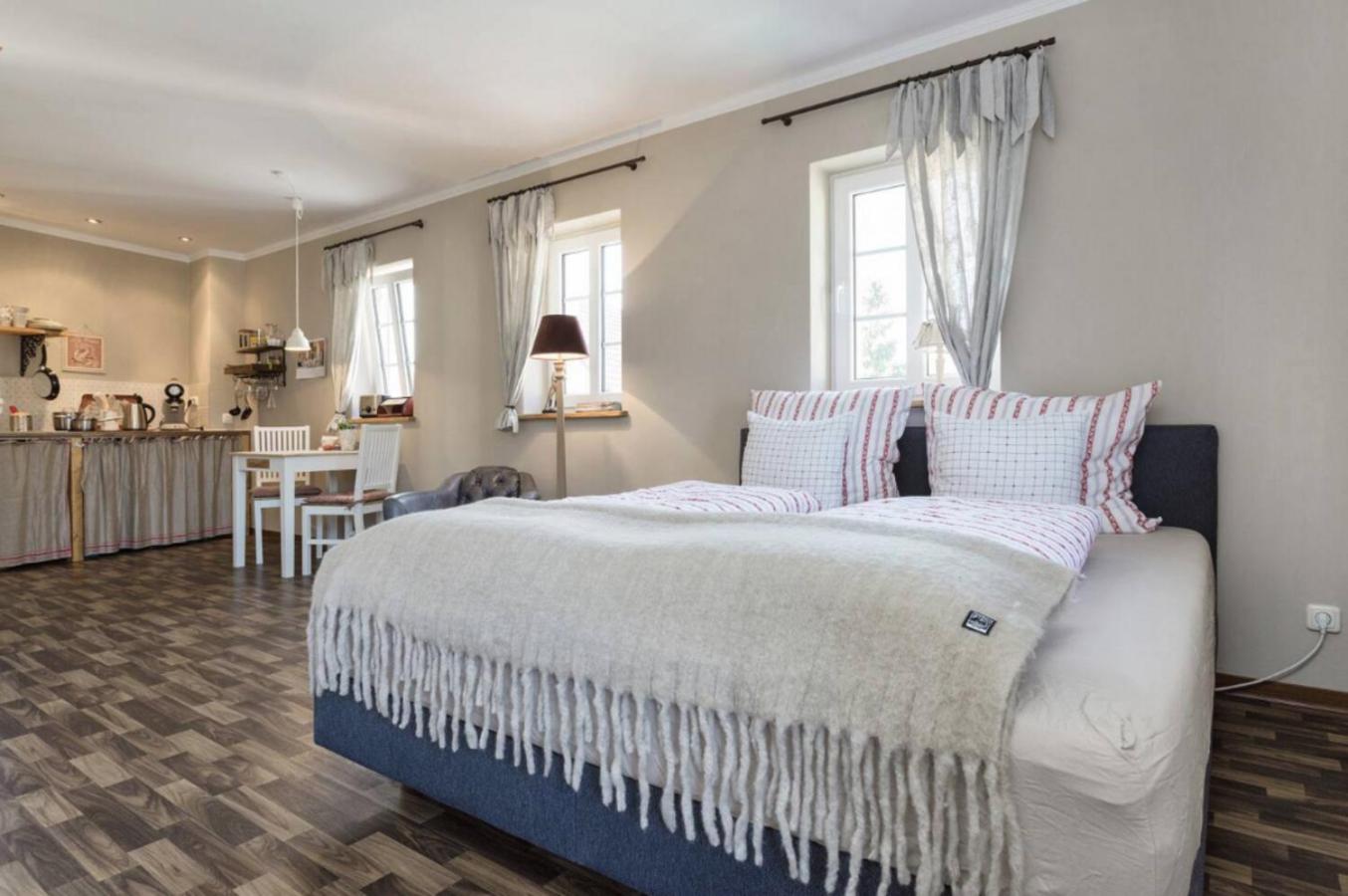 Pension Adele - Ruhig, direkt am Elberadweg & Badesee mit Balkon
