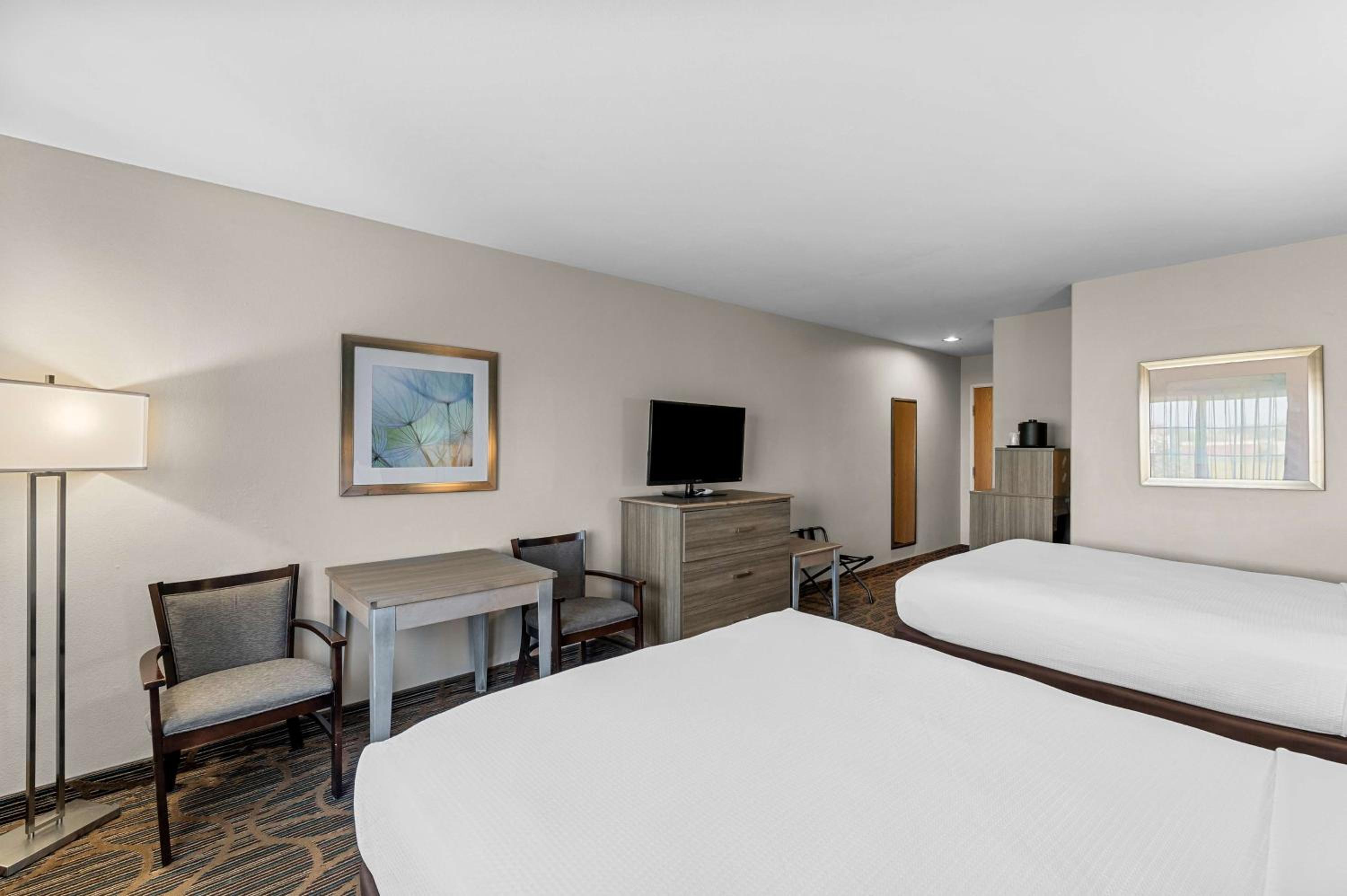 Pine Bluff Vacations - Best Western Presidential Hotel  Suites - Property Image 2