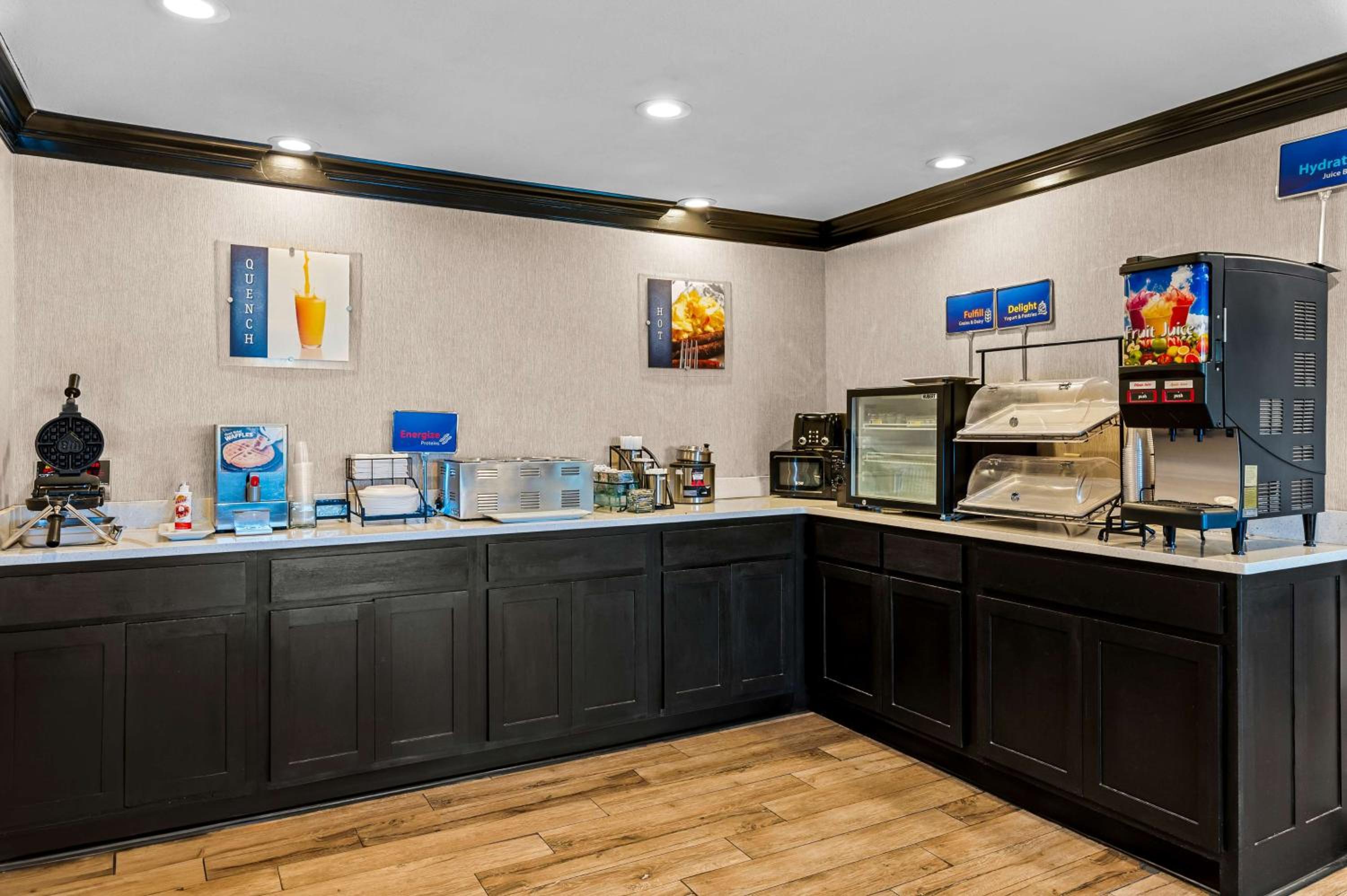 Pine Bluff Vacations - Best Western Presidential Hotel  Suites - Property Image 4