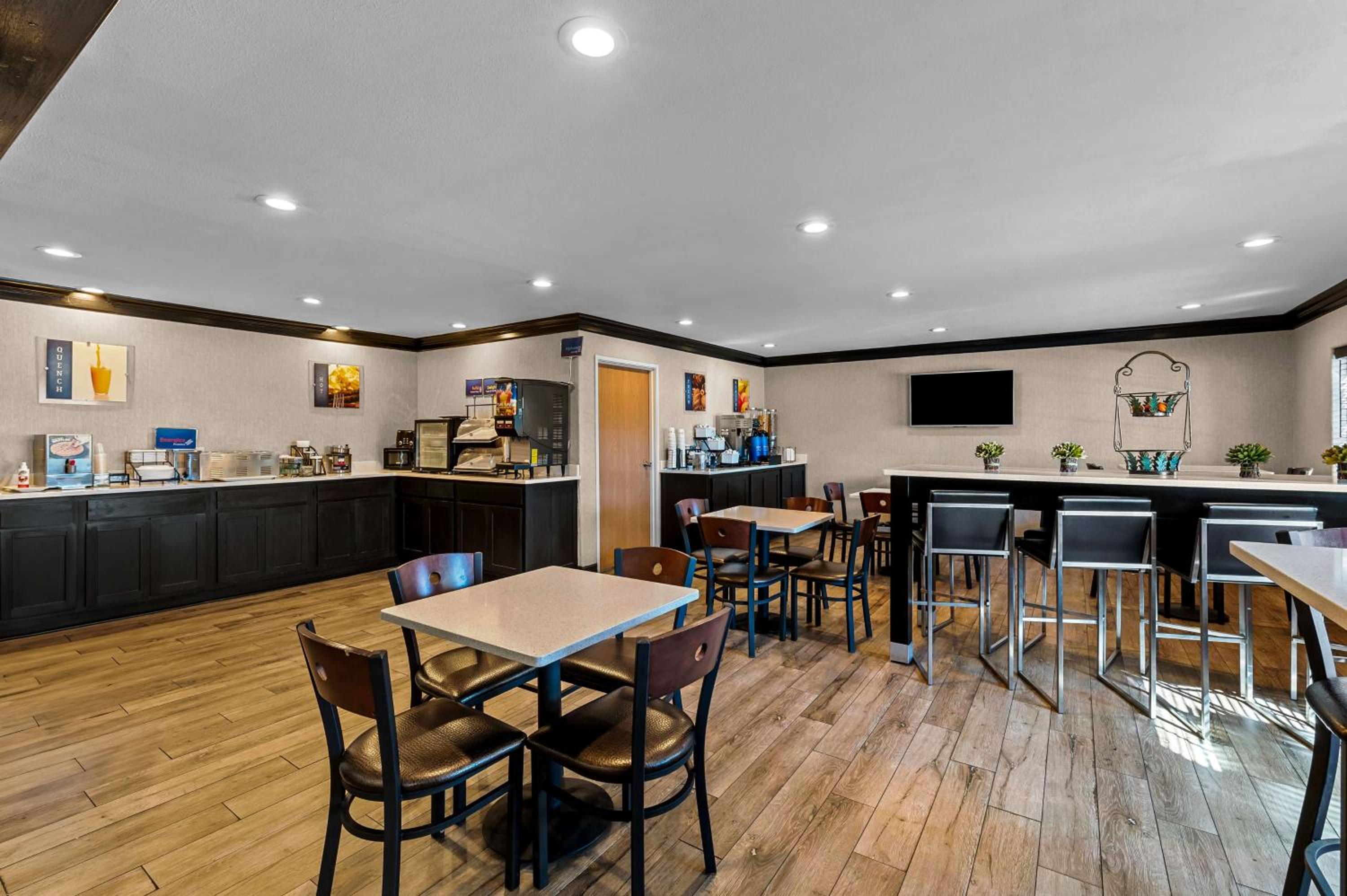 Pine Bluff Vacations - Best Western Presidential Hotel  Suites - Property Image 3