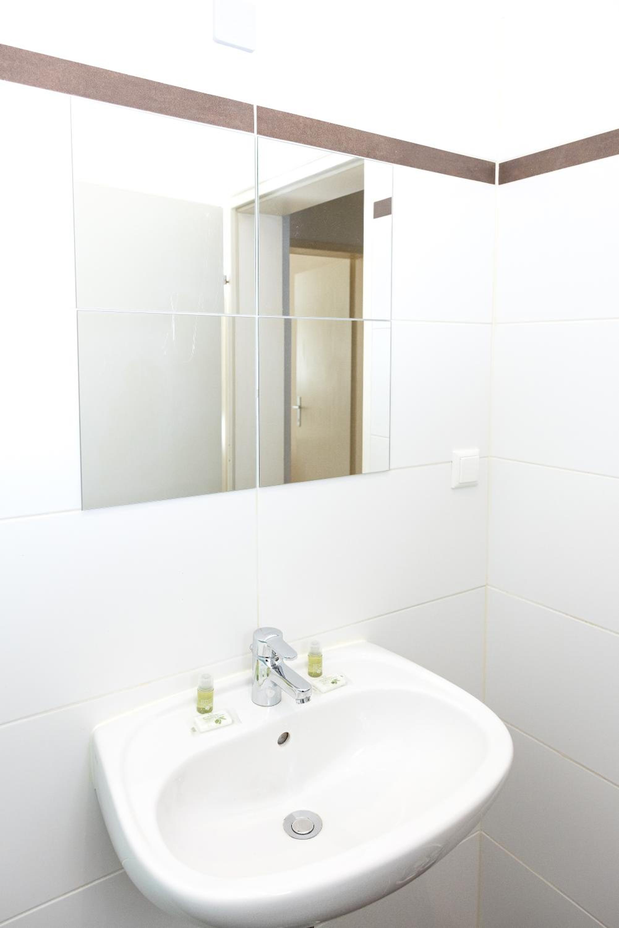 Calm & Cosy Apartment with Free Parking