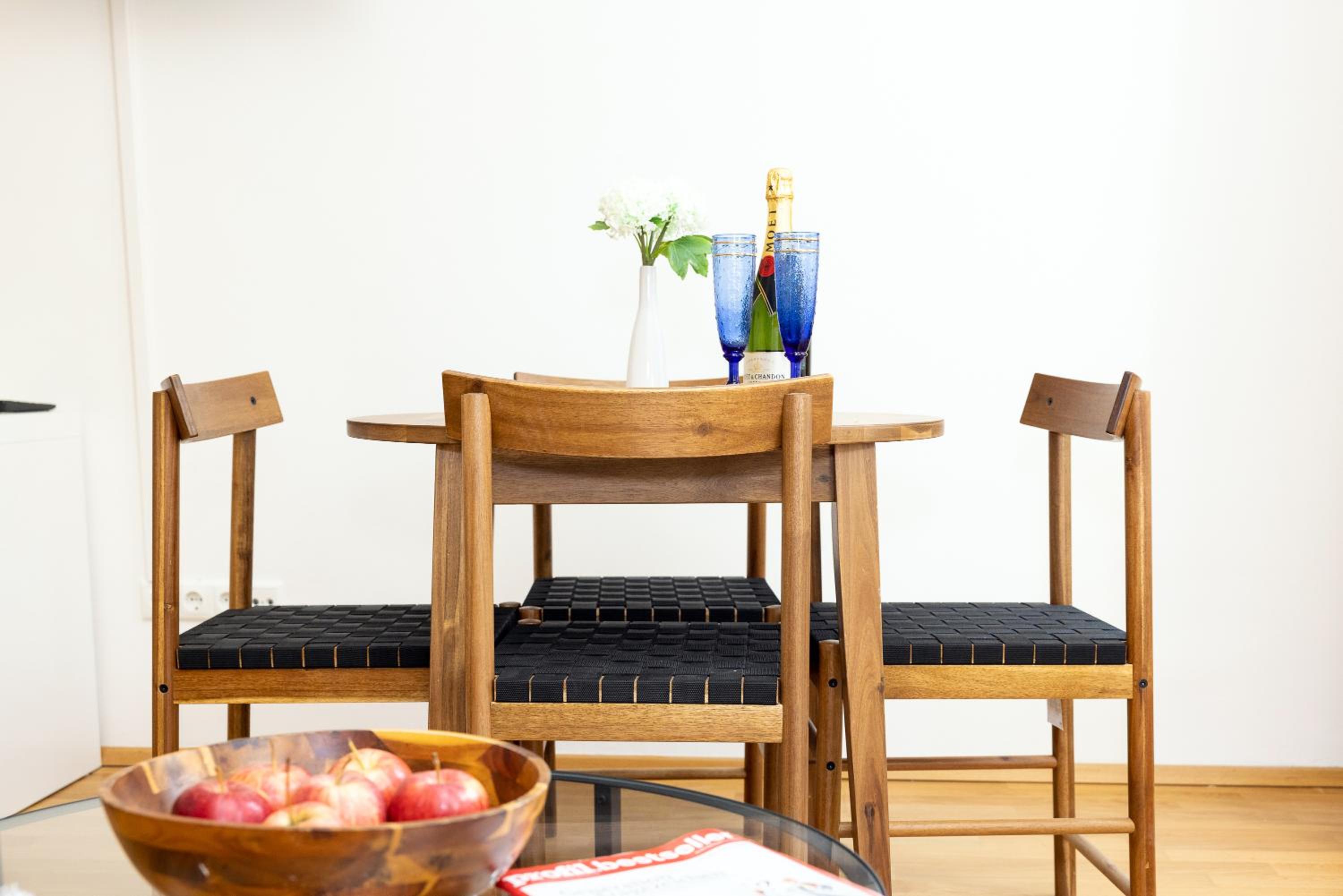 Calm & Cosy Apartment with Free Parking