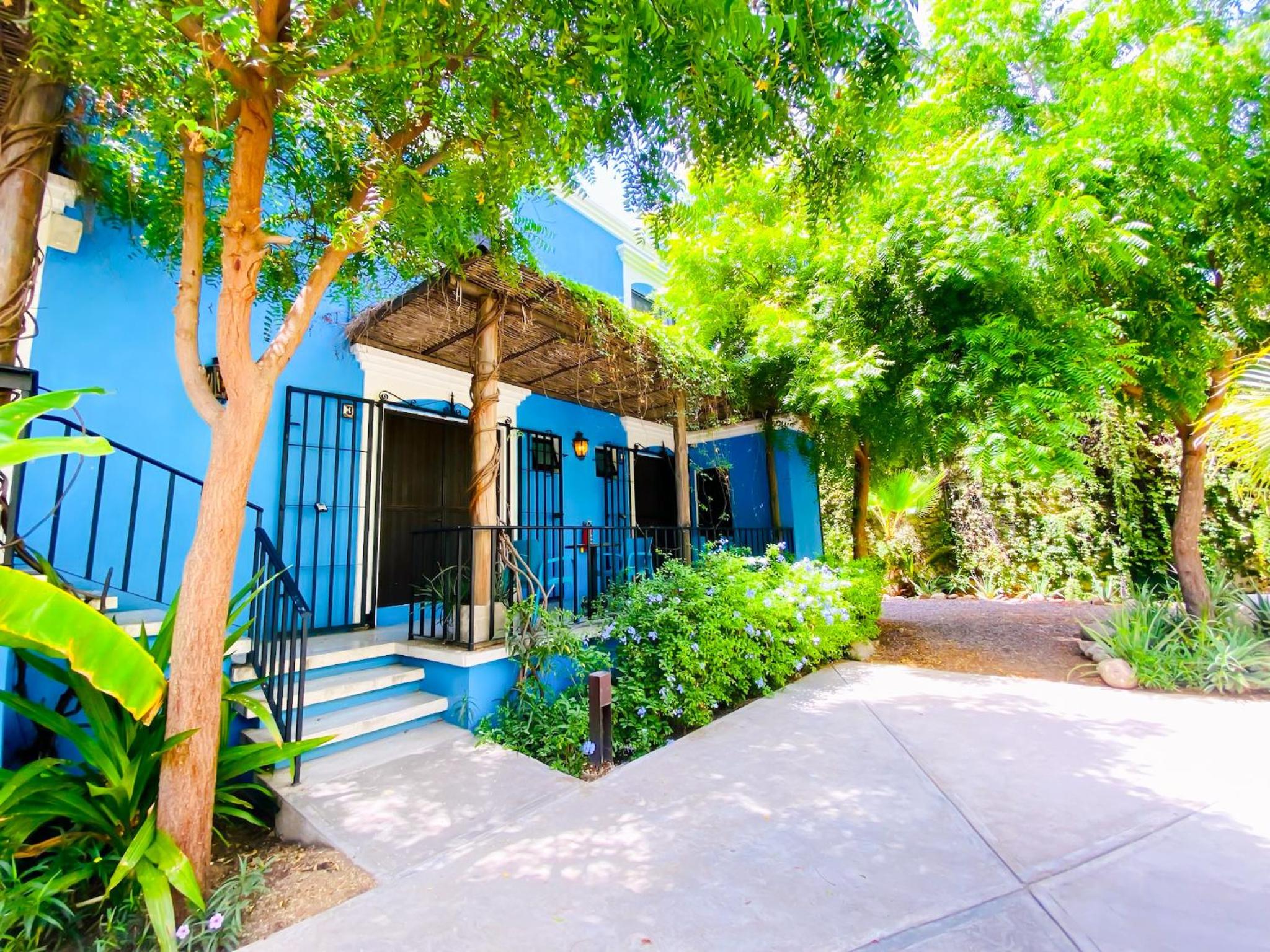 Hotel Gallo Azul Hotel, en el corazón de Todos Santos - Image 1