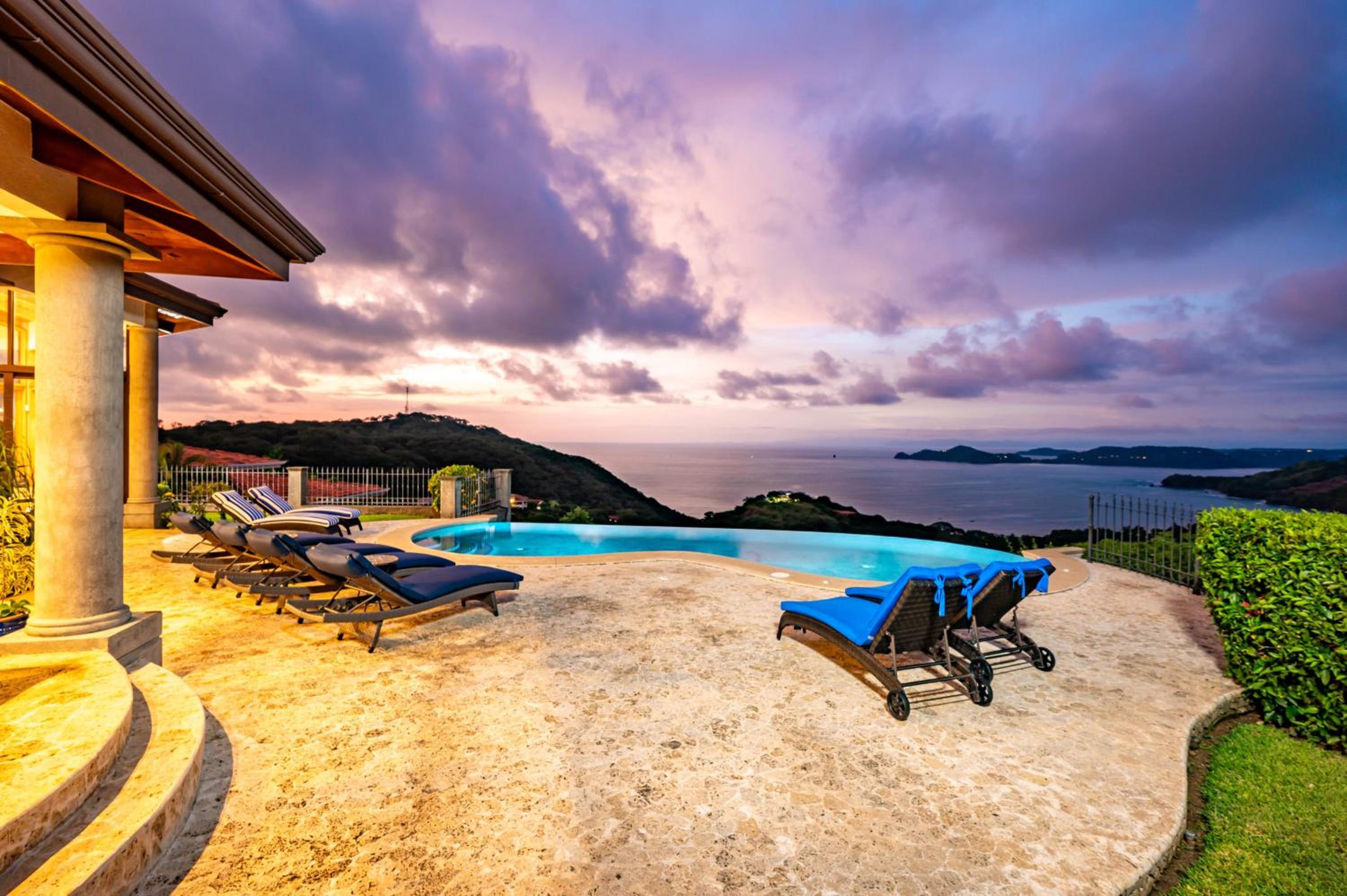 Casa Cole Top-of-the-World Villa w Pool Views